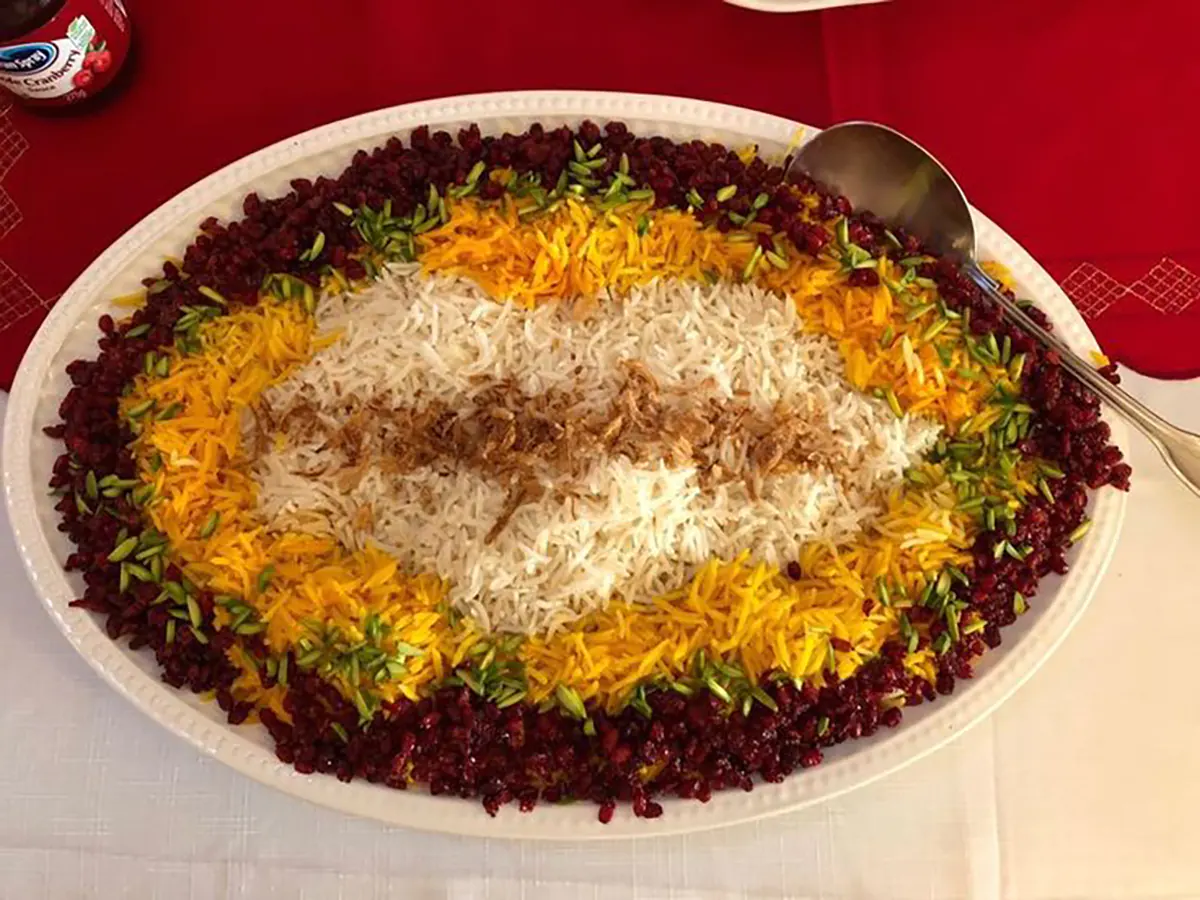 تزیین برنج مجلسی شابلون تزیین برنج تزیین مرغ مجلسی در دیس تزیین سالاد برنج قالبی با کاسه