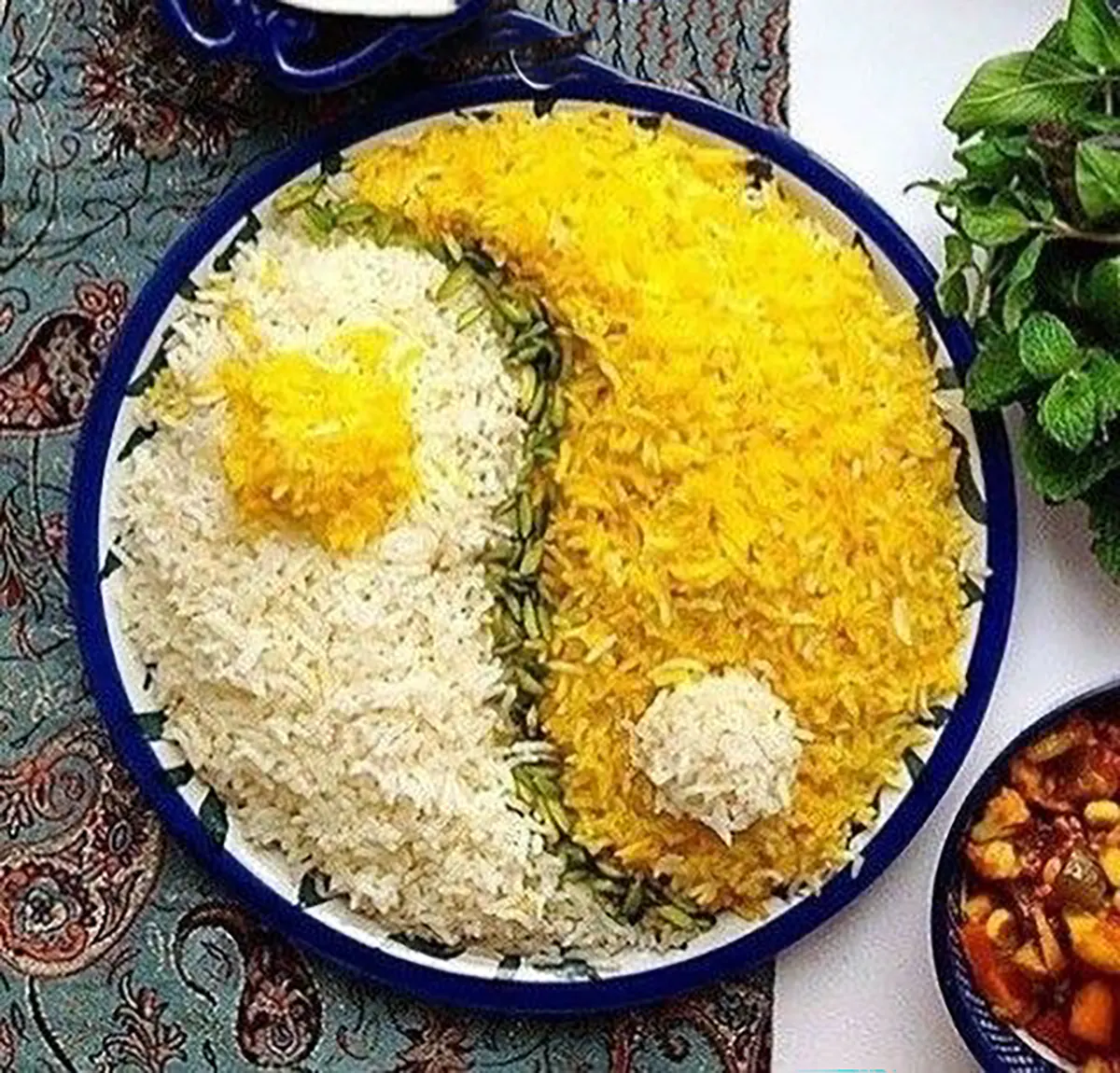 تزیین برنج مجلسی شابلون تزیین برنج تزیین مرغ مجلسی در دیس تزیین سالاد برنج قالبی با کاسه