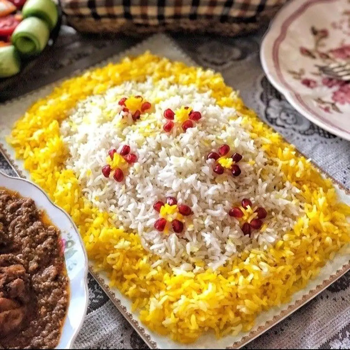 تزیین برنج مجلسی شابلون تزیین برنج تزیین مرغ مجلسی در دیس تزیین سالاد برنج قالبی با کاسه