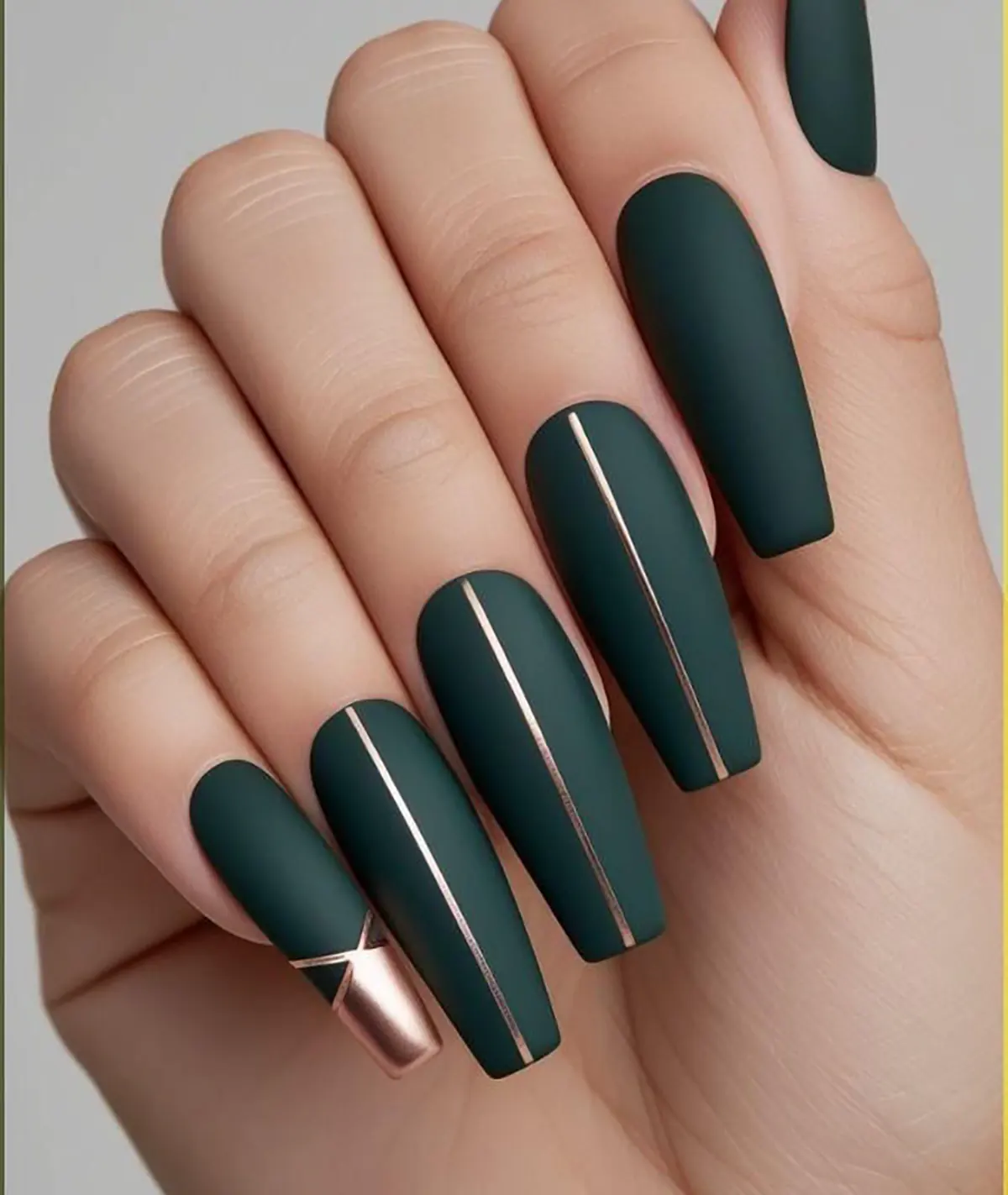 طرح ناخن شیک و باکلاس طرح ناخن زمستانی ساده و شیک انواع مدل ناخن ناخن مربعی طرح ناخن مینیمال مدل ناخن پاییزی ۱۴۰۳ رنگ لاک ناخن جدید ناخن دخترانه