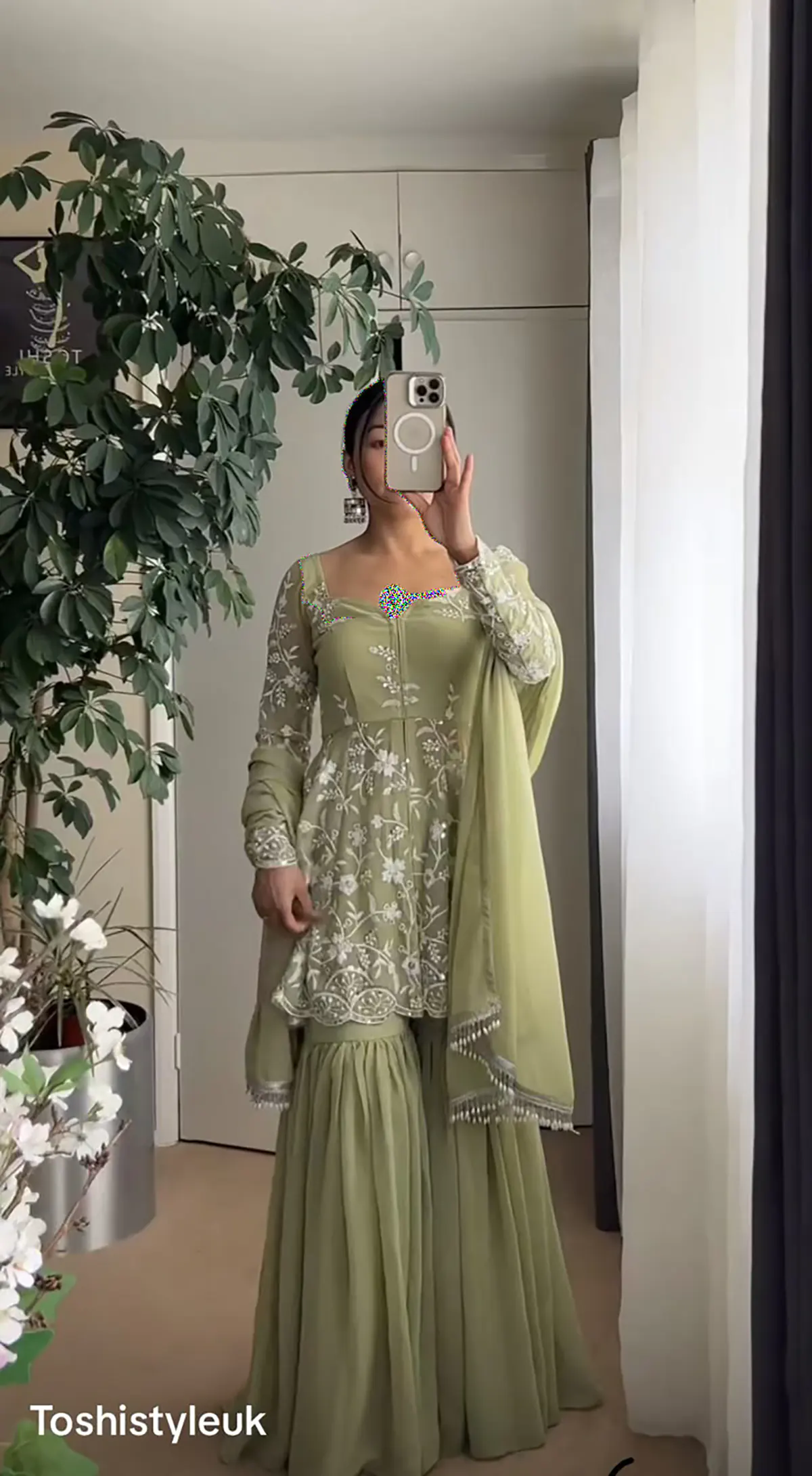 ماکسی مجلسی لباس مجلسی گیپور و ساتن بلند لباس مجلسی گیپور و حریر مدل لباس مجلسی گیپور دو تکه مدل لباس مجلسی بالاتنه گیپور پایین کرپ ماکسی مجلسی جدید مدل لباس مجلسی با پارچه گیپور گل برجسته