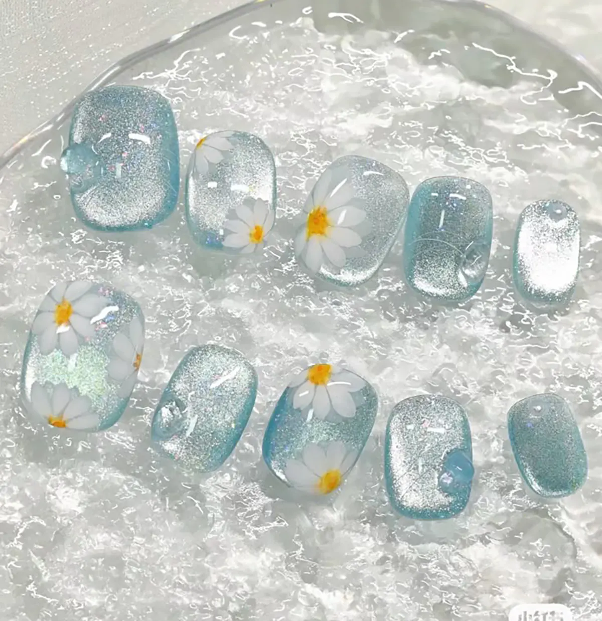 طرح ناخن آبی پاستیلی طرح ناخن آبی و سفید طرح ناخن ابی فیروزه ای ناخن ابی شاین طرح ناخن آبی یخی لاک آبی کلاسیک طرح ناخن آبی کاربنی طرح ناخن آبی آسمانی