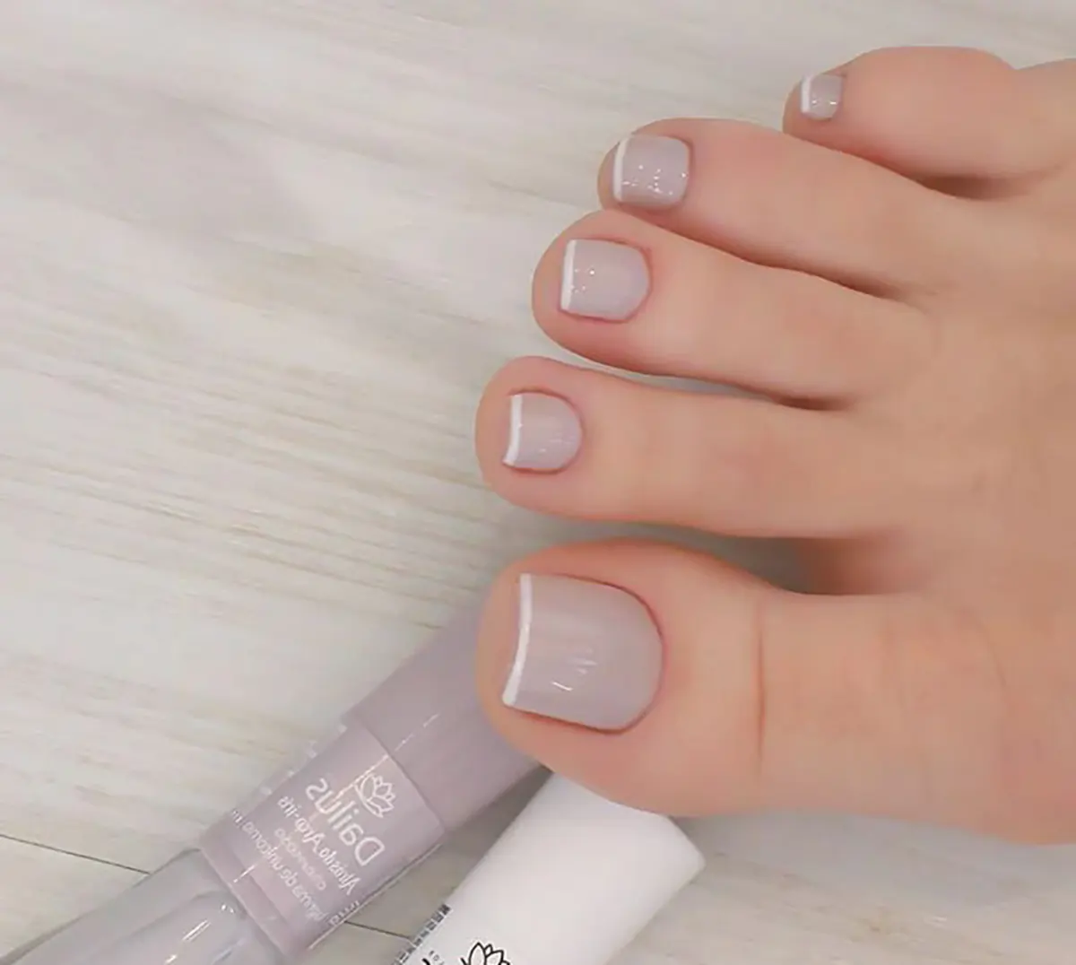 طراحی ناخن پا ساده و شیک رنگ لاک پا برای پوست سبزه بهترین رنگ لاک برای پا لاک پا سفید شاین طرح ناخن پا شیک طرح ناخن پا جدید طراحی ناخن پا بهاری لاک پا صورتی