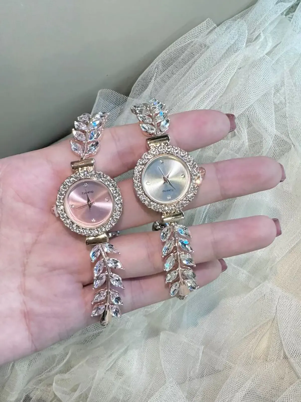 ساعت مرواریدی مردانه ساعت بند مرواریدی ساعت نگینی دخترانه ساعت الماسی ساعت نگین دار ساعت مرواریدی شنل