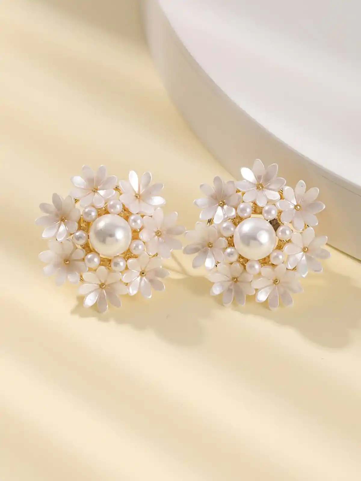 گوشواره حلقه ای آویزدار
گوشواره حلقه ای کوچک طلا
گوشواره میخی طلا دیجی کالا
گوشواره حلقه ای طلا
گوشواره حلقه ای ساده
گوشواره حلقه ای استیل
