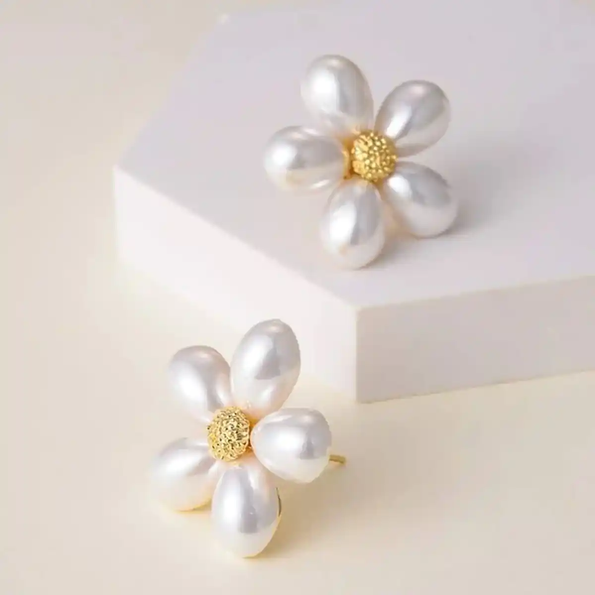 گوشواره حلقه ای آویزدار
گوشواره حلقه ای کوچک طلا
گوشواره میخی طلا دیجی کالا
گوشواره حلقه ای طلا
گوشواره حلقه ای ساده
گوشواره حلقه ای استیل
