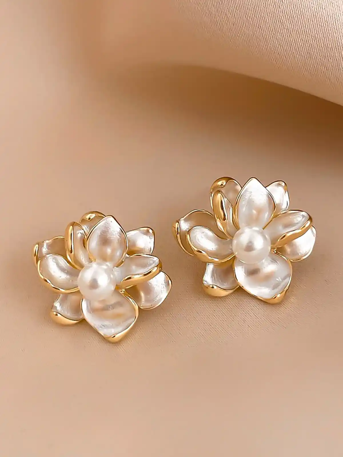 گوشواره حلقه ای آویزدار
گوشواره حلقه ای کوچک طلا
گوشواره میخی طلا دیجی کالا
گوشواره حلقه ای طلا
گوشواره حلقه ای ساده
گوشواره حلقه ای استیل
