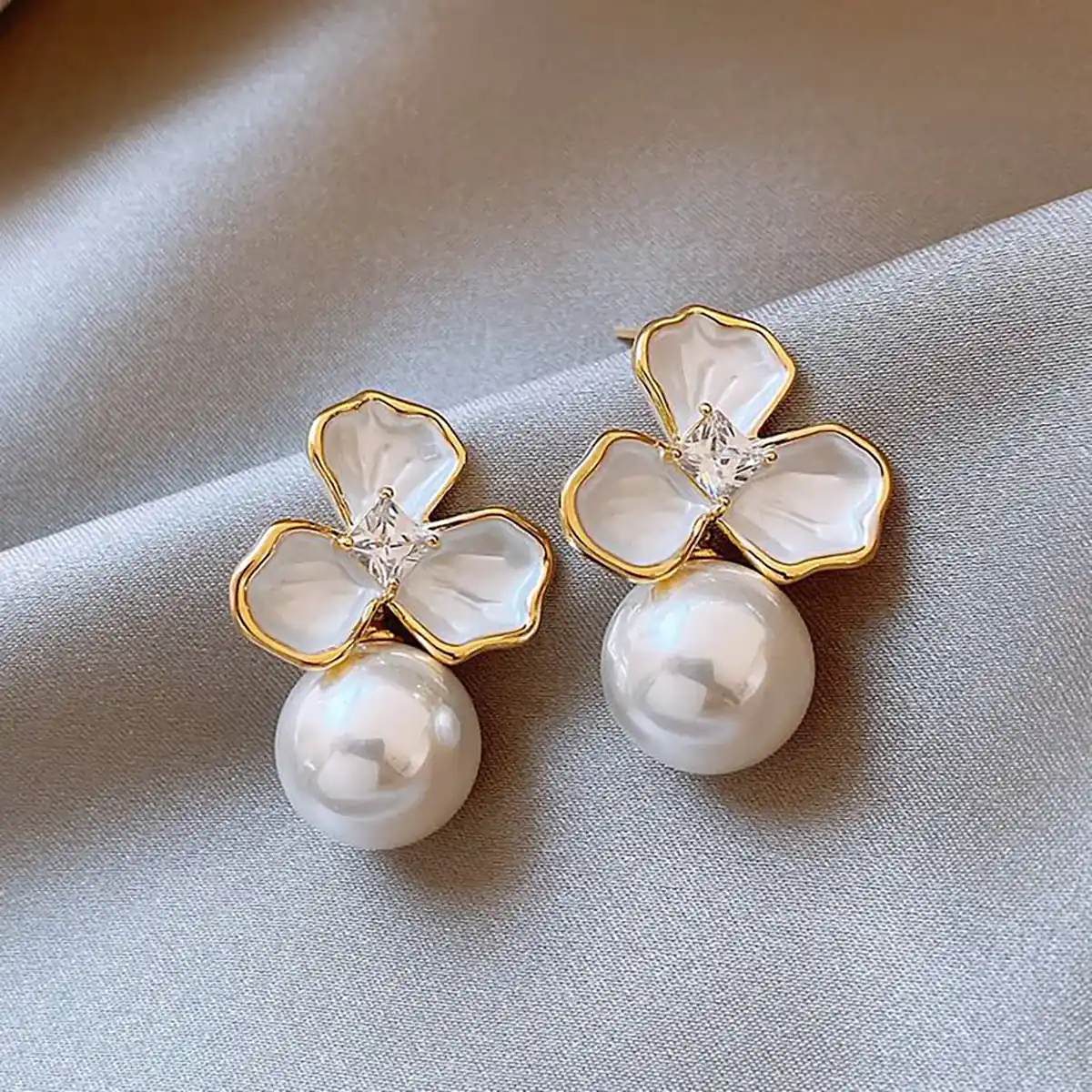 گوشواره حلقه ای آویزدار
گوشواره حلقه ای کوچک طلا
گوشواره میخی طلا دیجی کالا
گوشواره حلقه ای طلا
گوشواره حلقه ای ساده
گوشواره حلقه ای استیل
