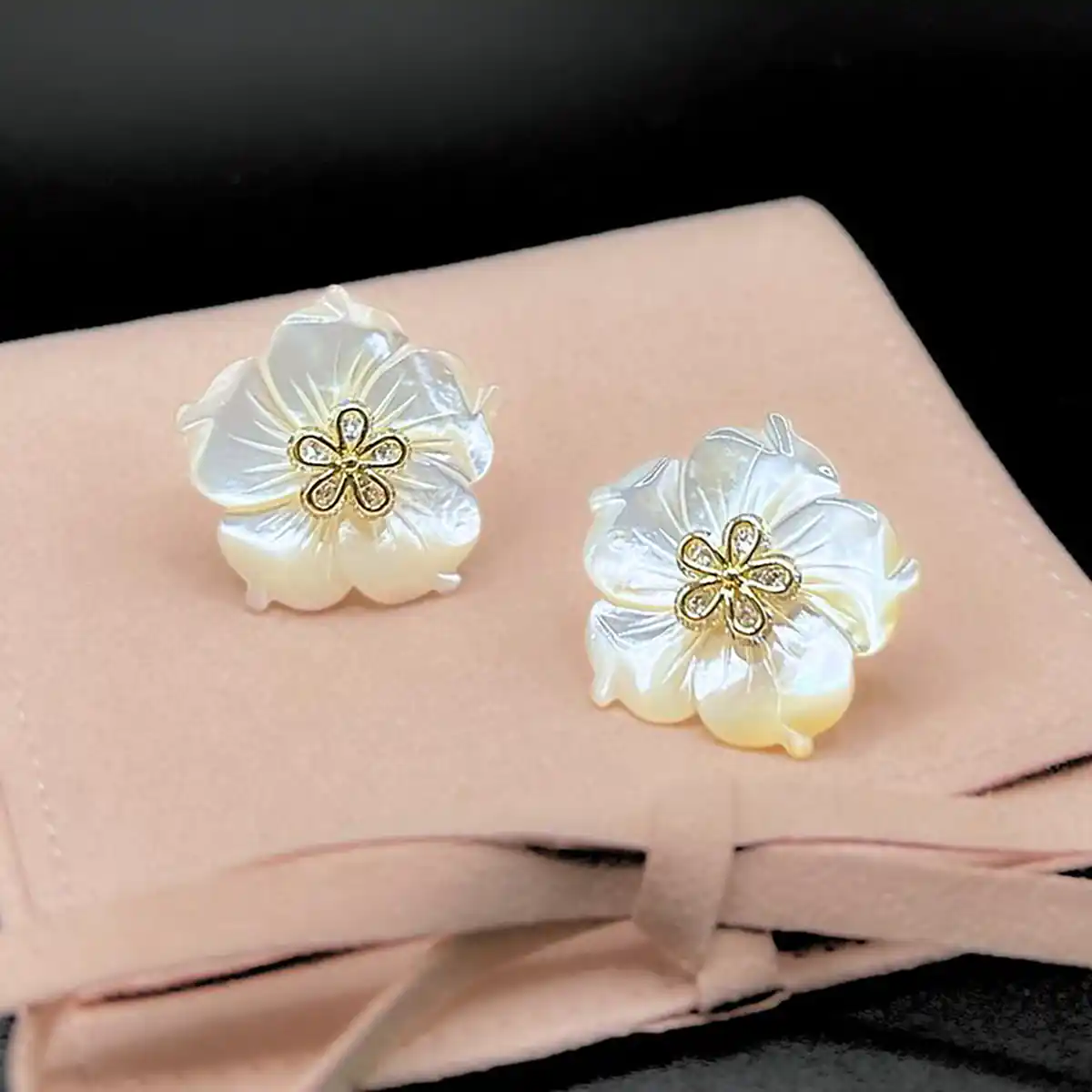گوشواره حلقه ای آویزدار
گوشواره حلقه ای کوچک طلا
گوشواره میخی طلا دیجی کالا
گوشواره حلقه ای طلا
گوشواره حلقه ای ساده
گوشواره حلقه ای استیل
