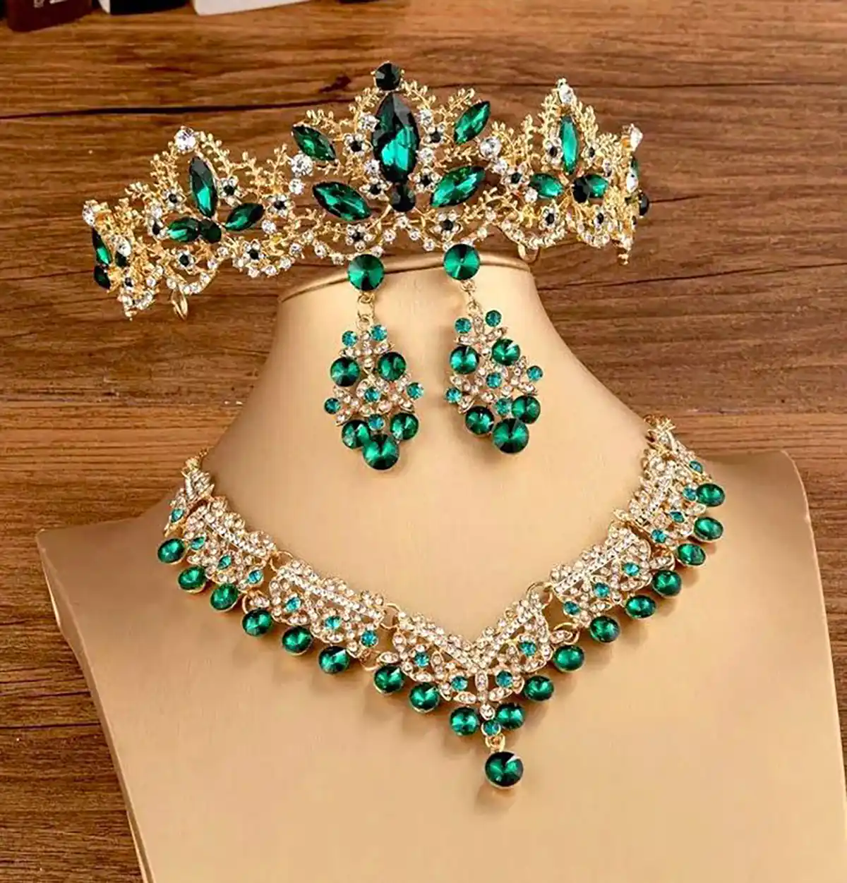 تاج آبی عروس
تاج عروس
گوشواره عروس
تاج قرمز عروس
تاج سبز عروس
