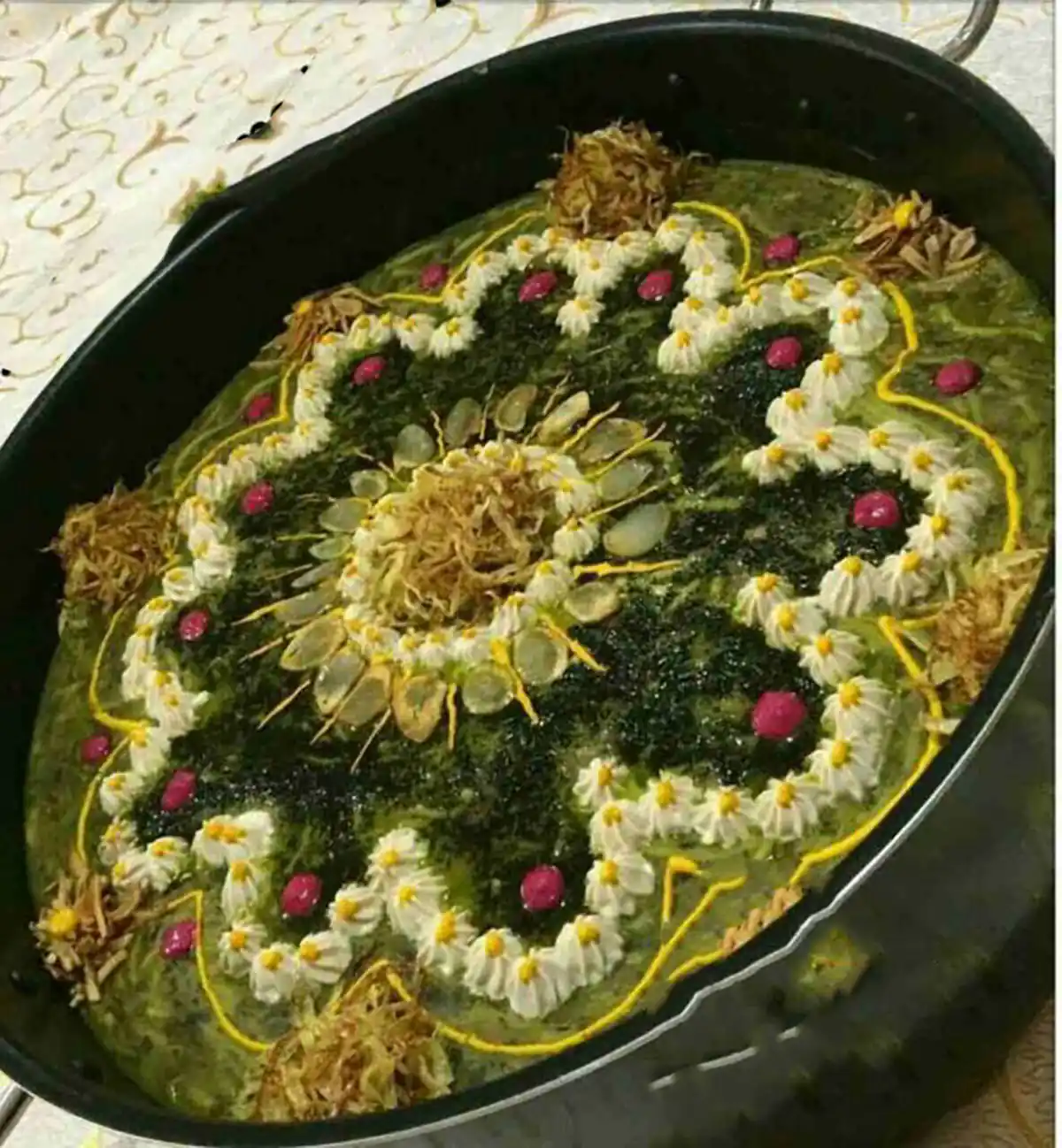  آش رشته مجلسی
تزیین ساده آش رشته
آش رشته برای 4 نفر
آش رشته برای 10 نفرآش رشته برای 20 نفر
