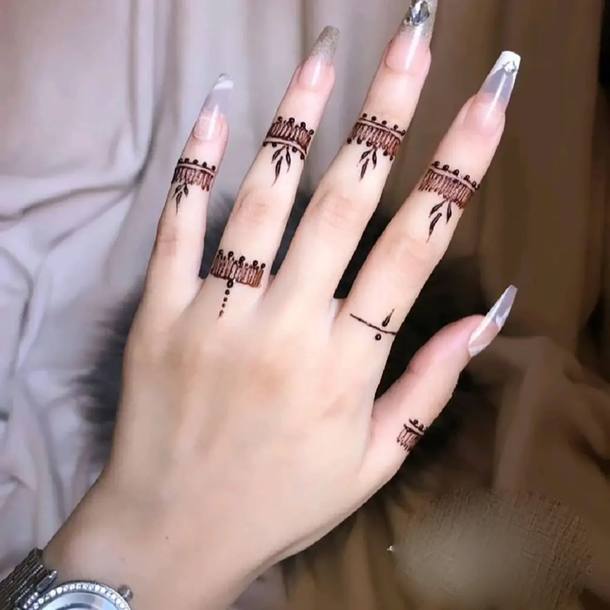 نقش حنا عربی شیک دخترانه عکس نقش حنا جدید عکس نقش حنا جدید ساده نقش حنا دخترانه نقش حنا ساده دخترانه حنا دست خینه دست ساده دخترانه
