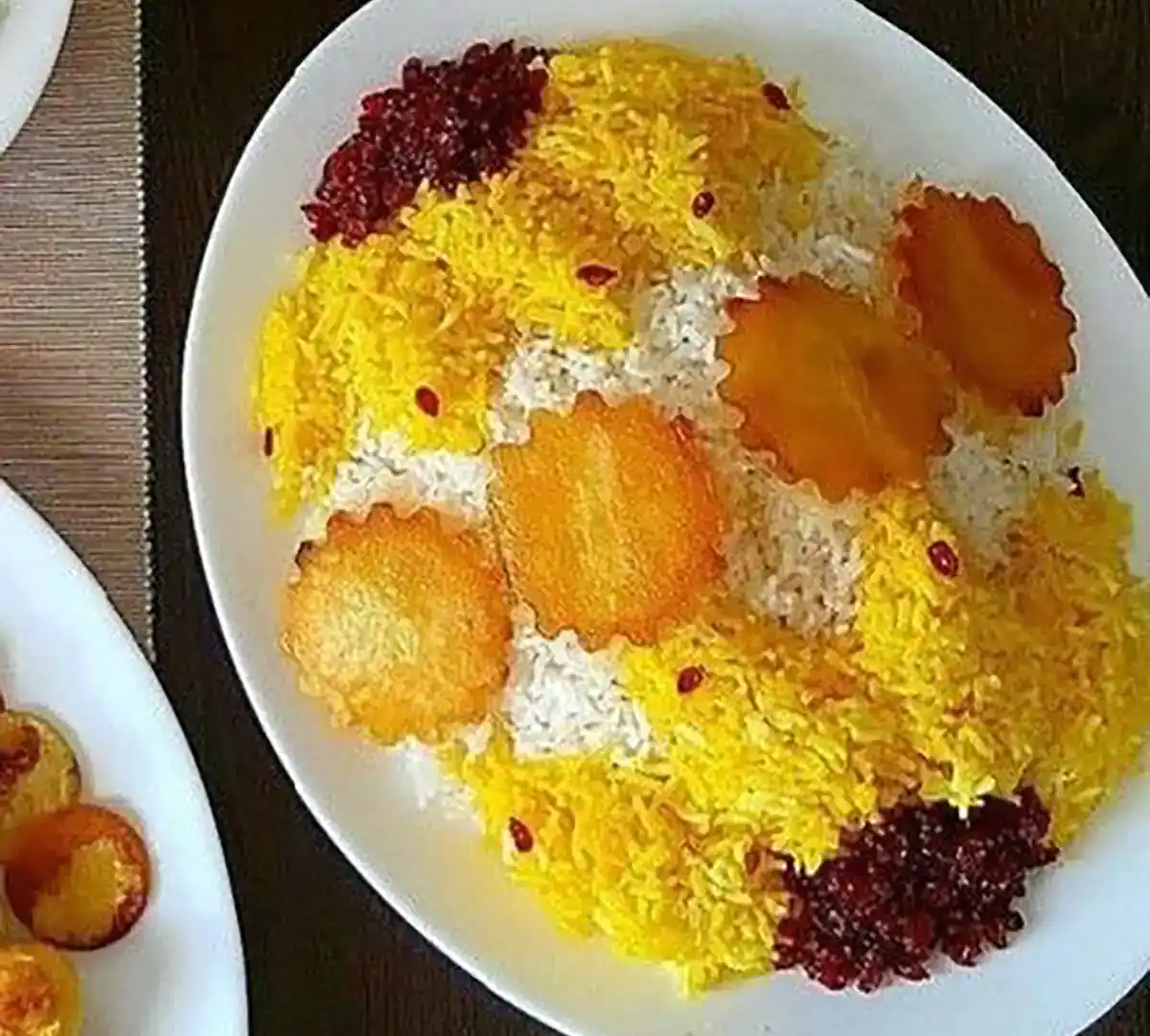 تزیین برنج ساده و زیبا تزیین برنج برای مدرسه تزیین برنج عروس شابلون تزیین برنج تزیین برنج و مرغ تزیین برنج بدون قالب 