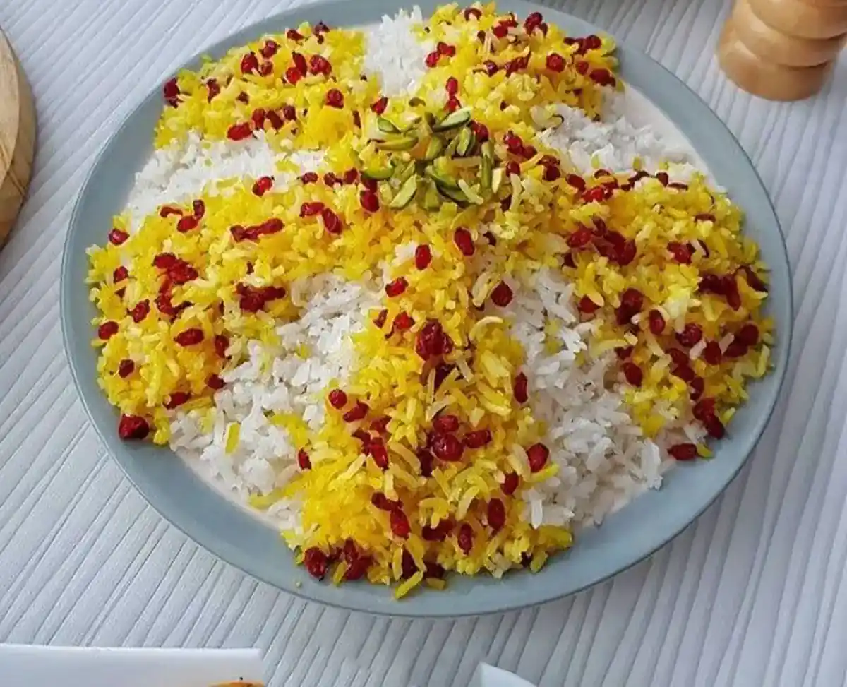 تزیین برنج ساده و زیبا تزیین برنج برای مدرسه تزیین برنج عروس شابلون تزیین برنج تزیین برنج و مرغ تزیین برنج بدون قالب 