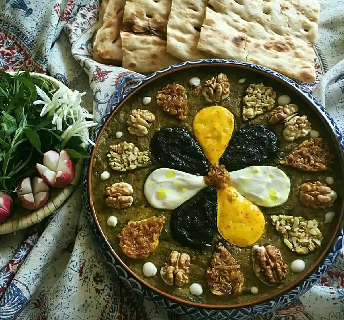  کشک برای تزیین آش رشته
تزیین ساده آش رشته
عکس آش رشته