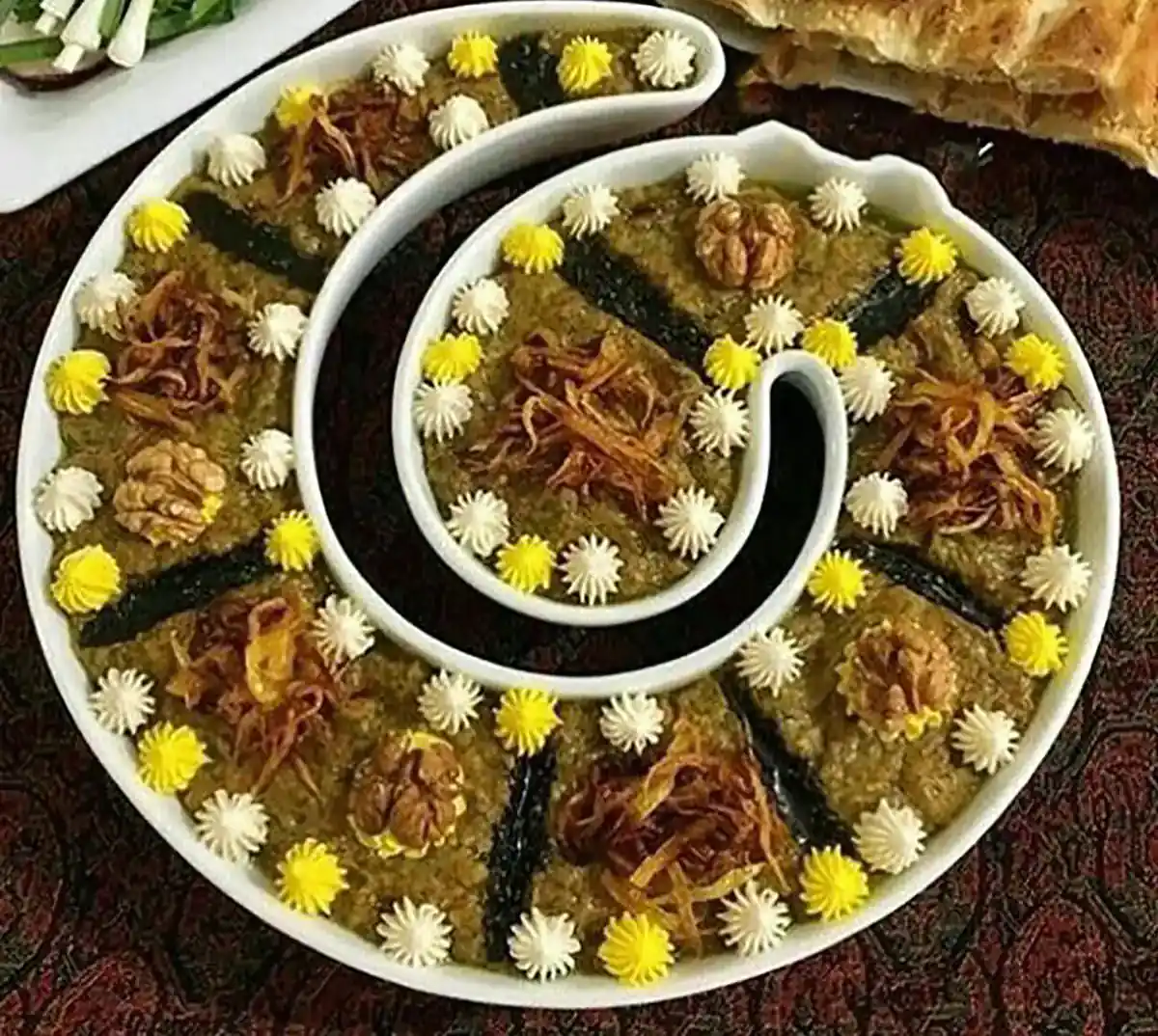  کشک برای تزیین آش رشته
تزیین ساده آش رشته
عکس آش رشته