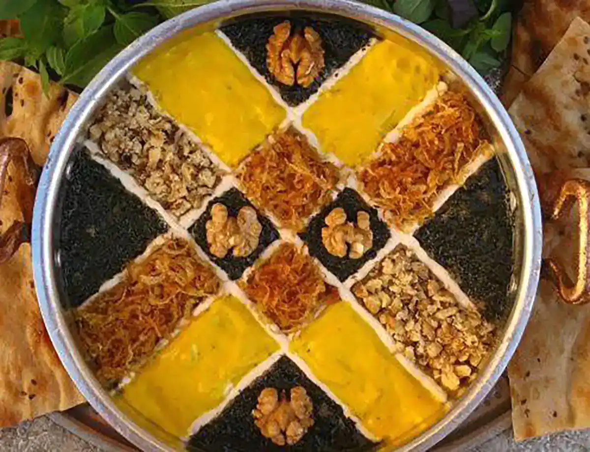  کشک برای تزیین آش رشته
تزیین ساده آش رشته
عکس آش رشته
