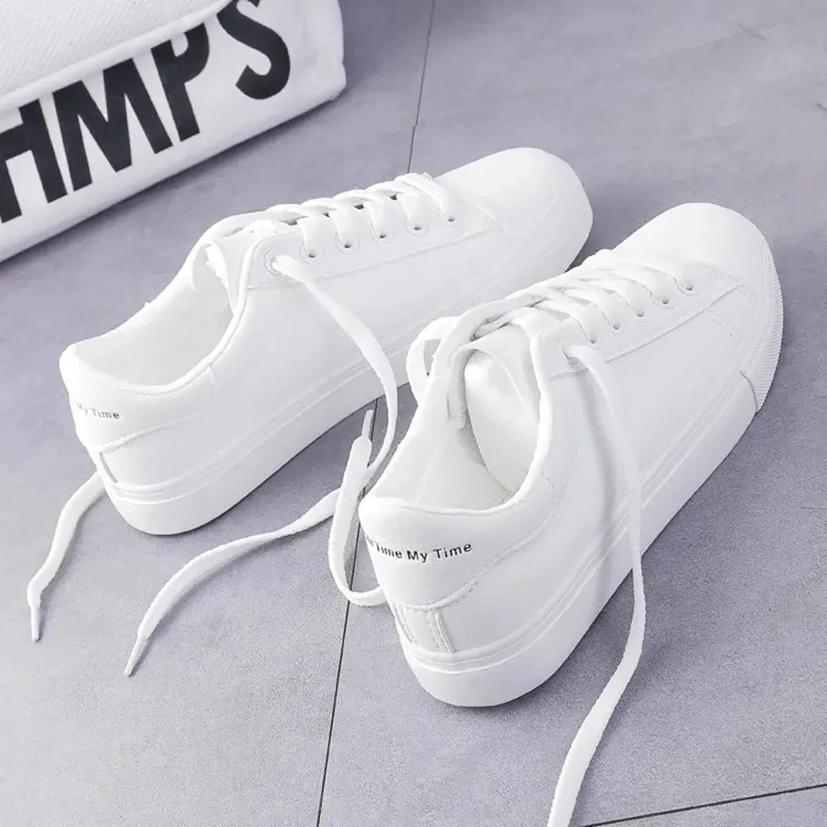 اسنیکرز کلاسیک سفید shoes
اسنیکرز کلاسیک سفید men's