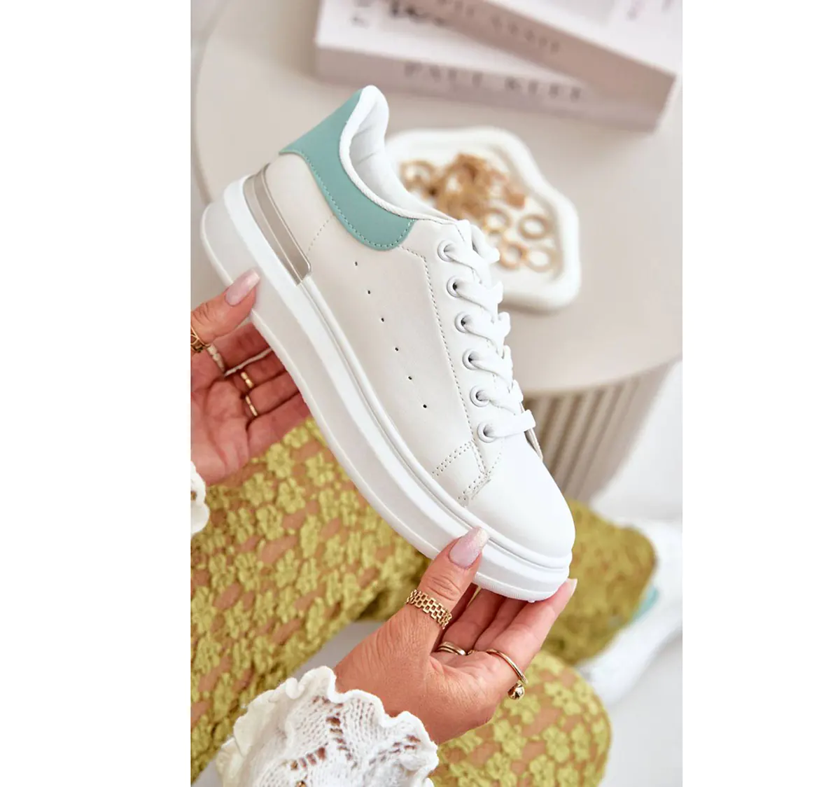اسنیکرز کلاسیک سفید shoes
اسنیکرز کلاسیک سفید men's