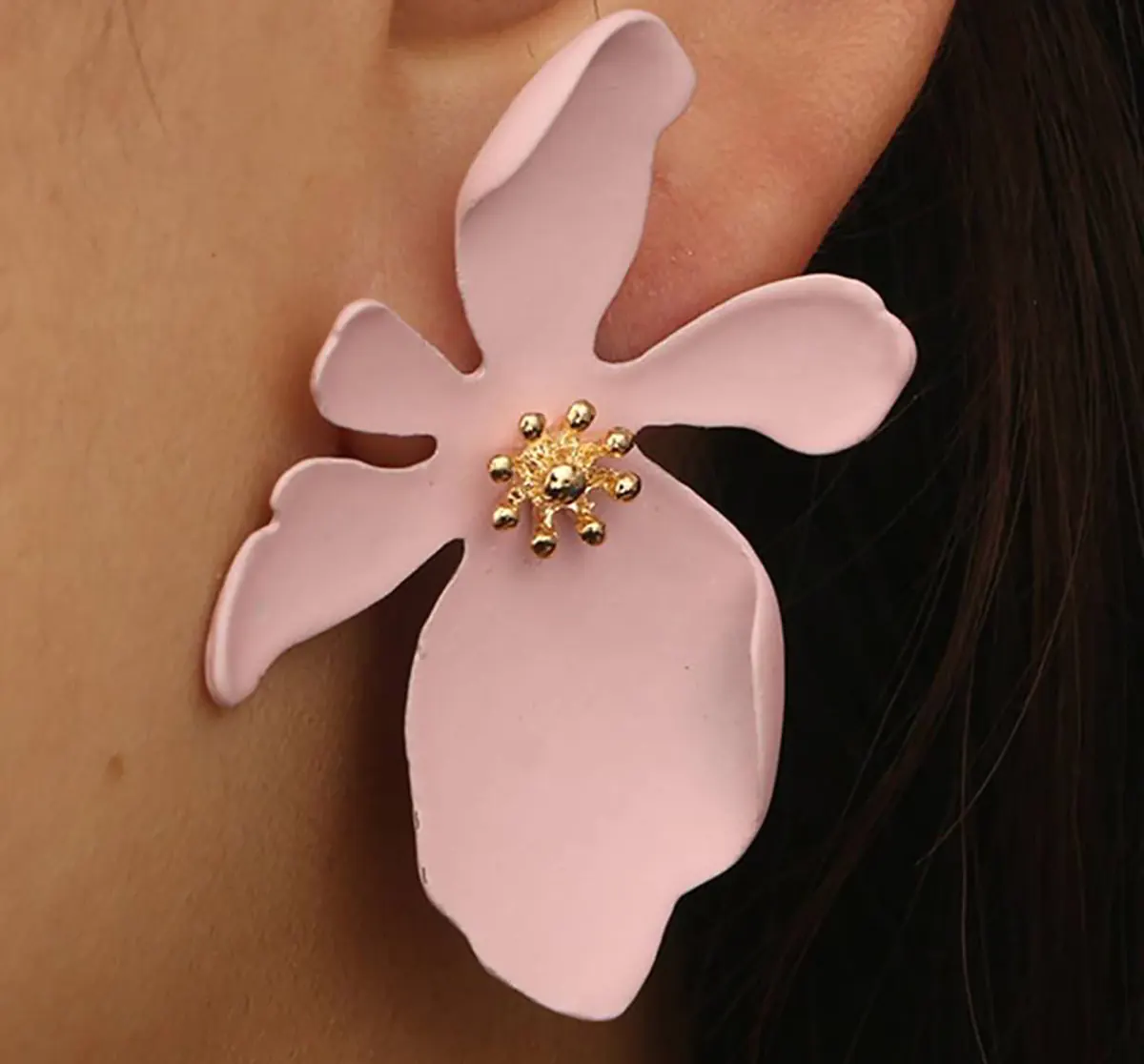 گوشواره فانتزی
گوشواره حلقه ای بزرگ
گوشواره طلا حلقه ای
گوشواره طلا بچه گانه
گوشواره حلقه ای آویزدار
گوشواره آویز طلا