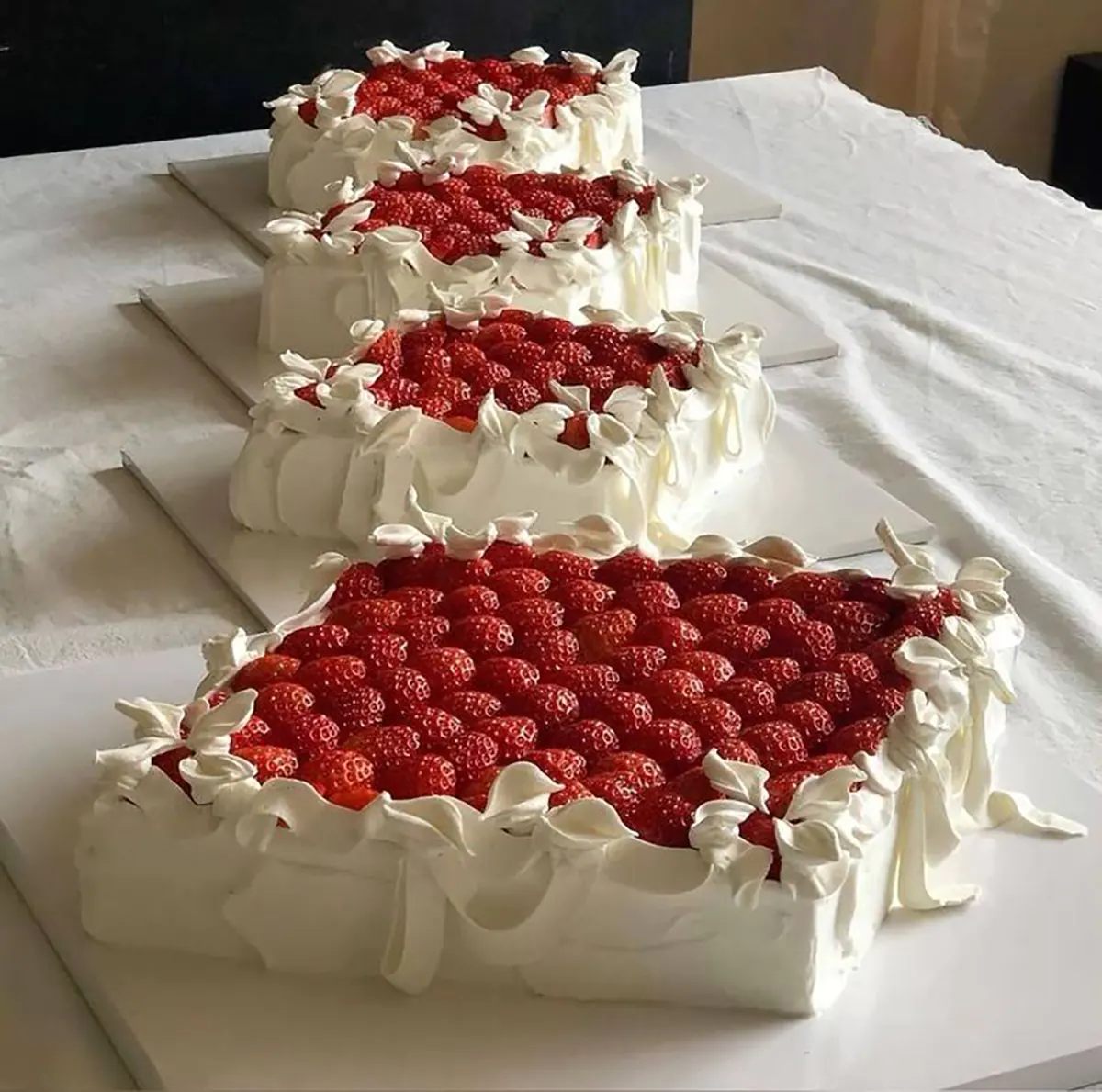 کیک تولد ساده و زیبا
طرز تهیه کیک تولد خامه ای
طرز تهیه کیک تولد ساده
کیک تولد فوری ساده
طرز تهیه کیک تولد خامه ای برای 10 نفر
