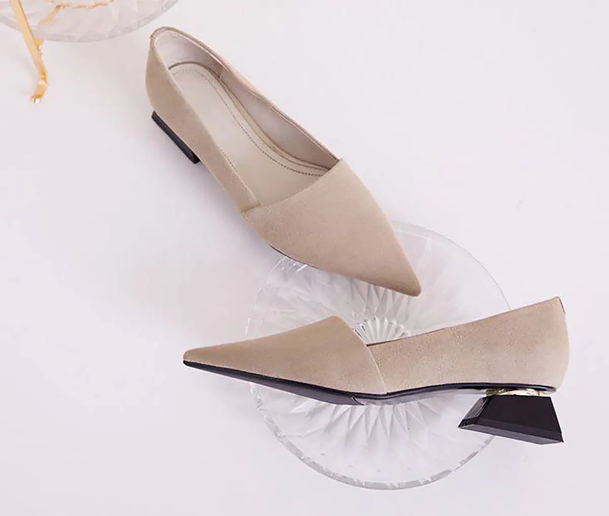 کفش مجلسی زنانه پاشنه کوتاه
کفش پاشنه بلند زنانه
کفش پاشنه بلند مجلسی
کفش پاشنه بلند شیک
کفش مجلسی دخترانه
خرید کفش پاشنه بلند مجلسی