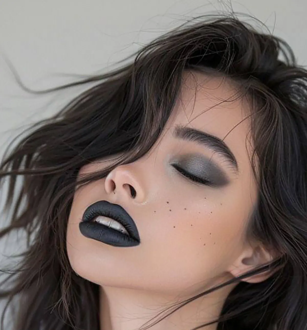 رژ لب سیاه
رژ لب سفید
رژ لب بنفش
رژ لب قرمز
رژ لب آبی
ماتیک قرمز