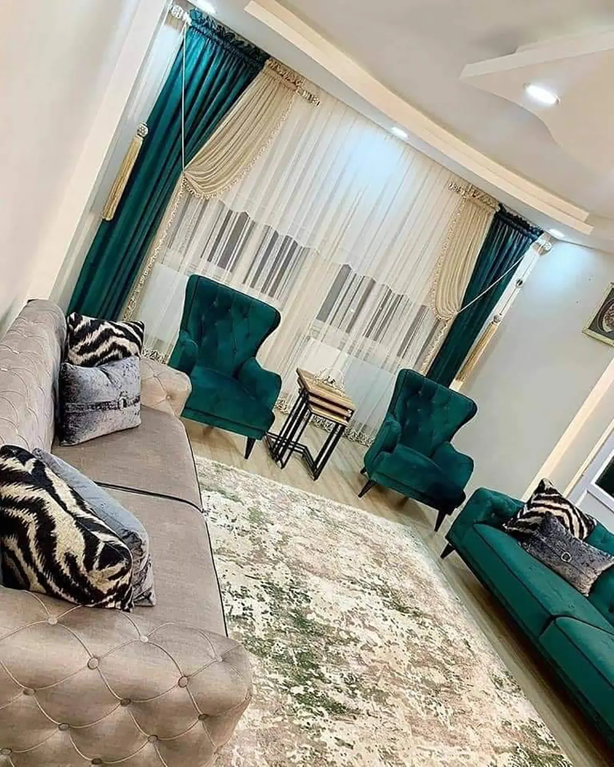 دکوراسیون سبز و کرم دکوراسیون سبز و قرمز دکوراسیون سبز و طلایی دکوراسیون سبز و سفید دکوراسیون سبز و طوسی ترکیب رنگ سبز و کرم در مبلمان تم خانه سبز و طوسی مکمل رنگ سبز در دکوراسیون
