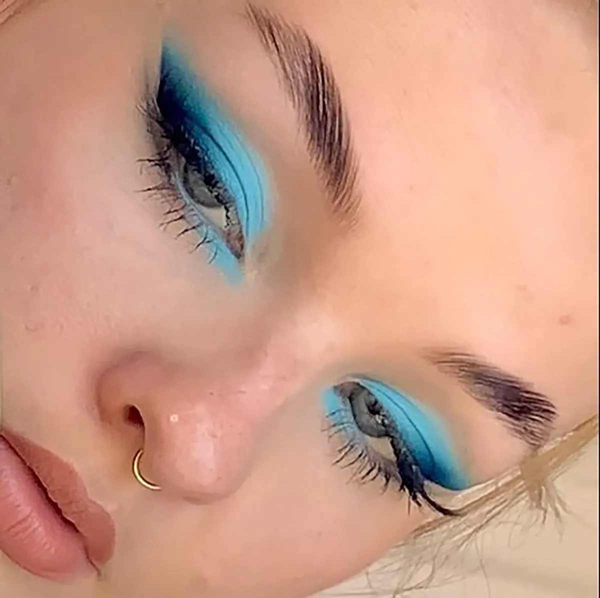 آرایش چشم ساده در خانه آموزش سایه چشم ساده و شیک میکاپ چشم دخترانه آموزش سایه چشم برای مبتدی ها ارایش چشم ساده بدون خط چشم آرایش چشم ساده دخترانه آموزش میکاپ چشم لایت فیلم آموزش سایه زدن چشم مرحله به مرحله