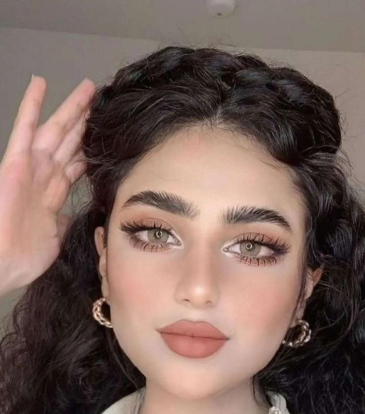 سایه زیر چشم مشکی