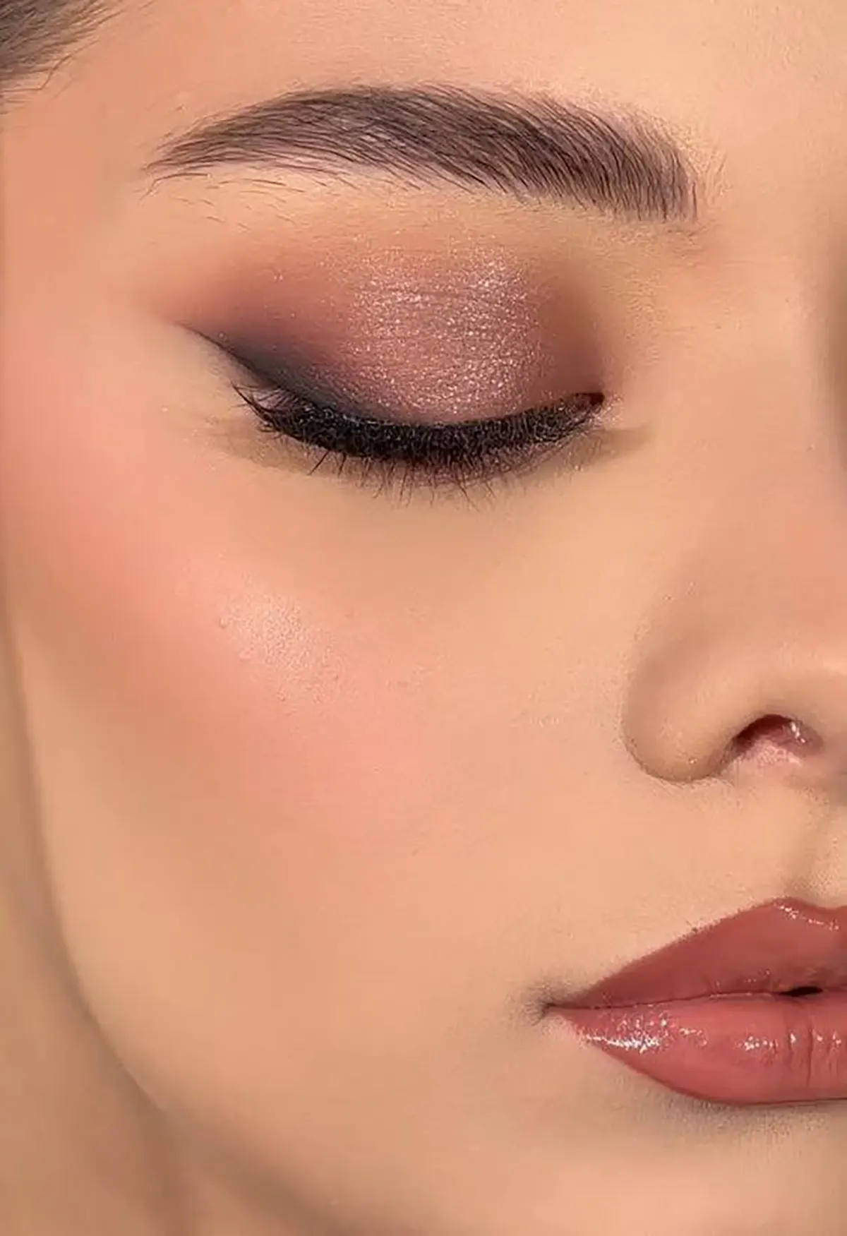 آرایش صورت ملایم و جذاب برای عروسی
