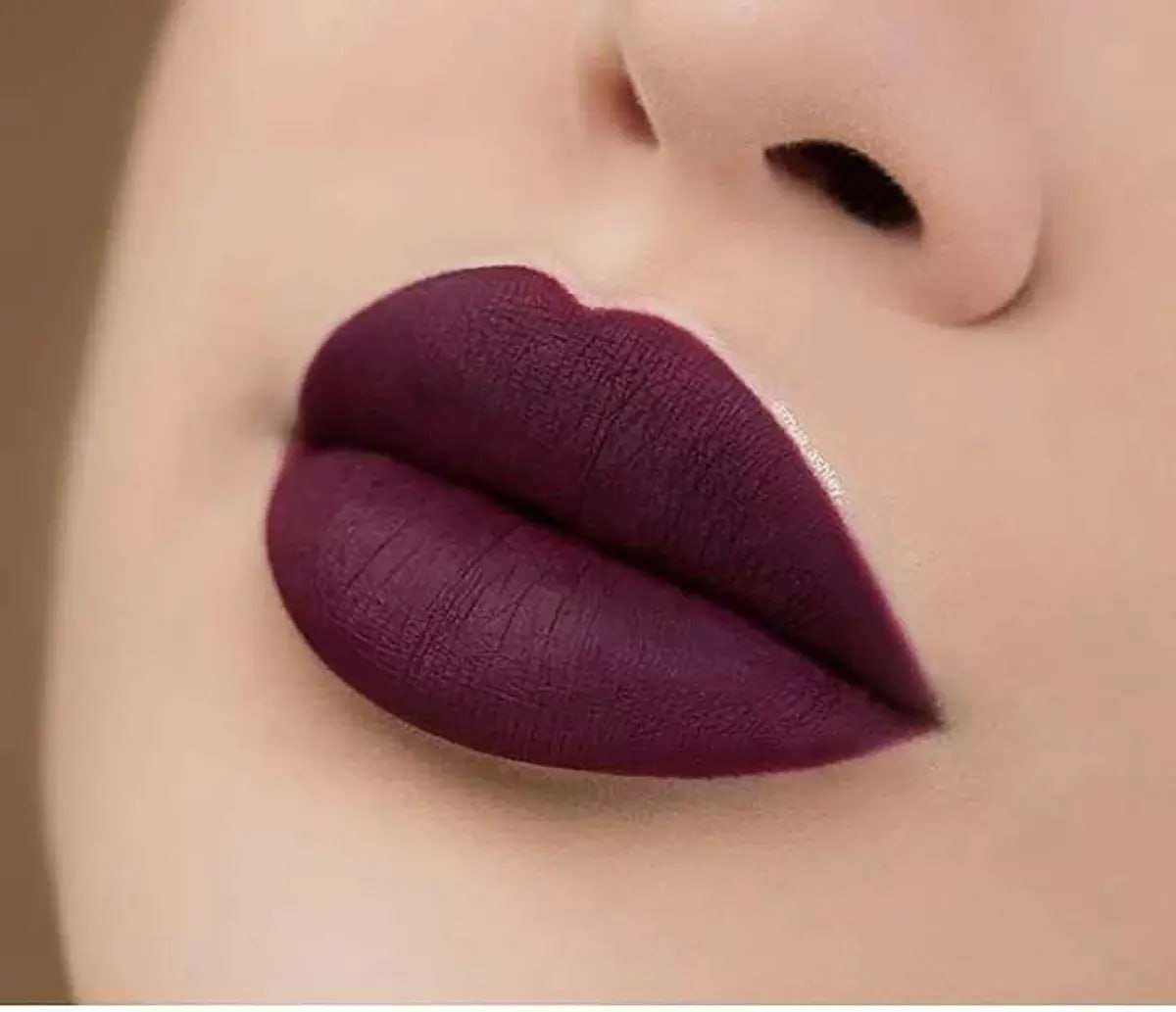 رژ لب بنفش یاسی
