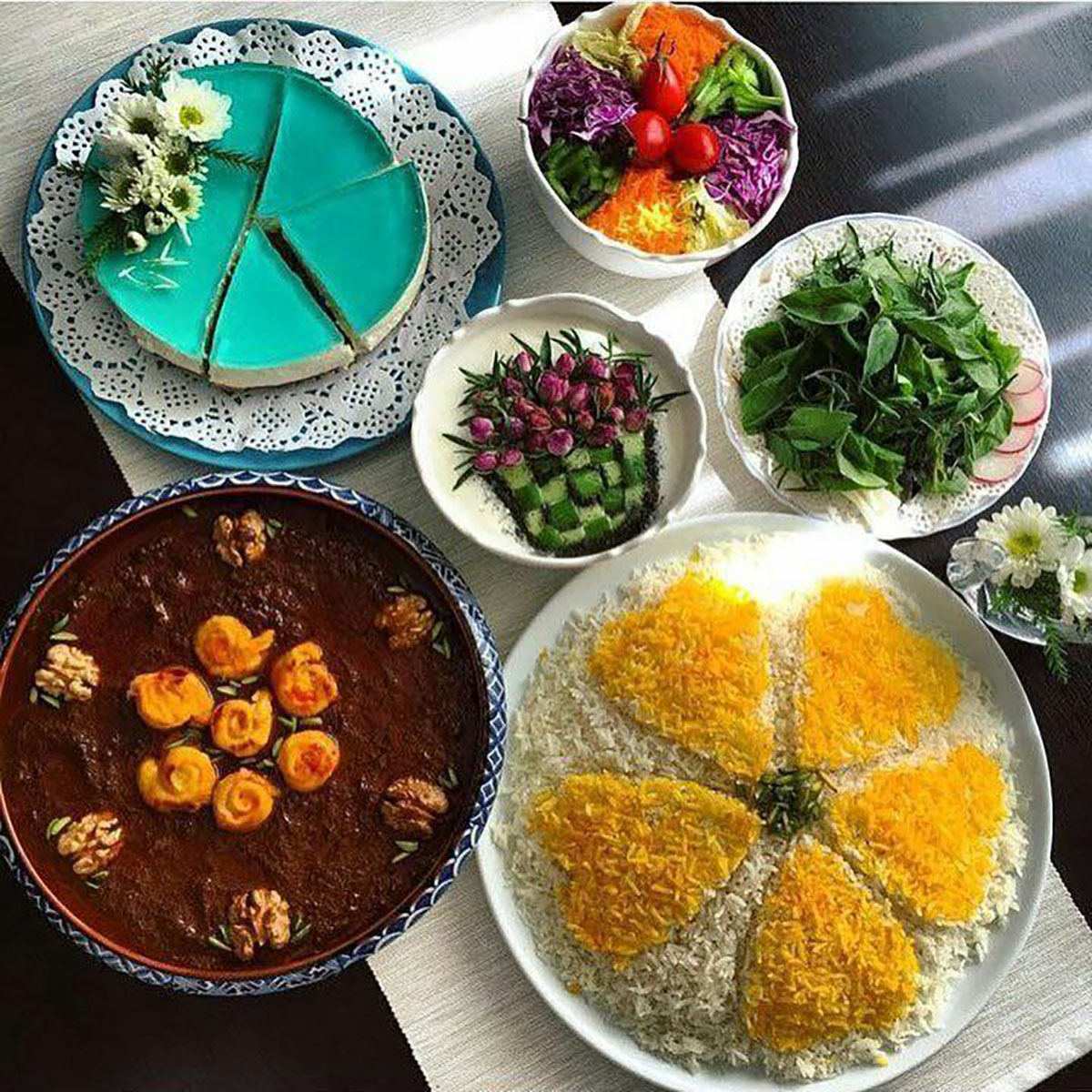تزیین برنج با زرشک و زعفران ساده
