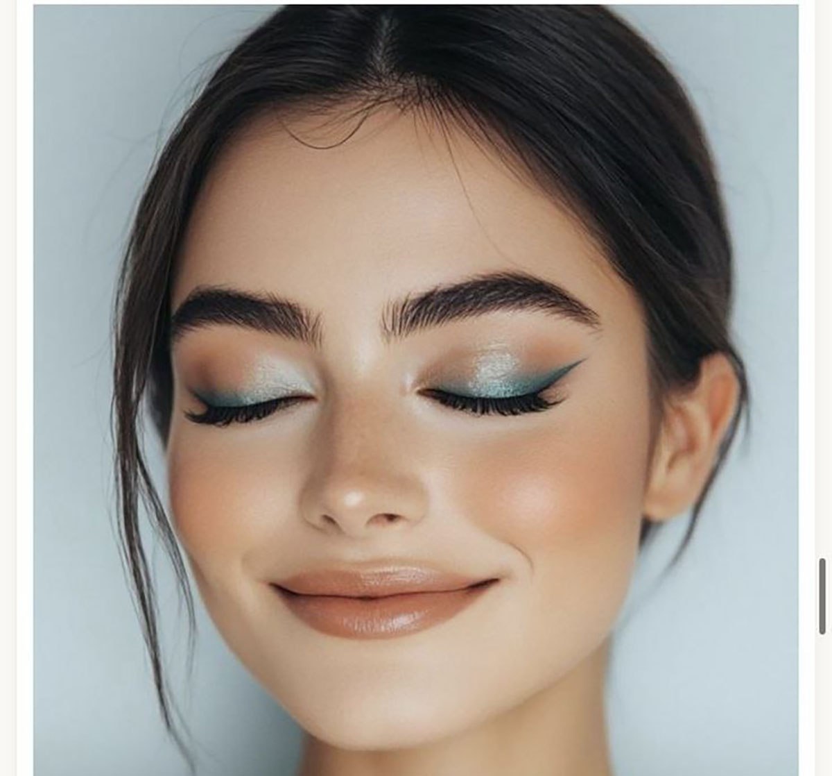 پالت سایه چشم آبی
