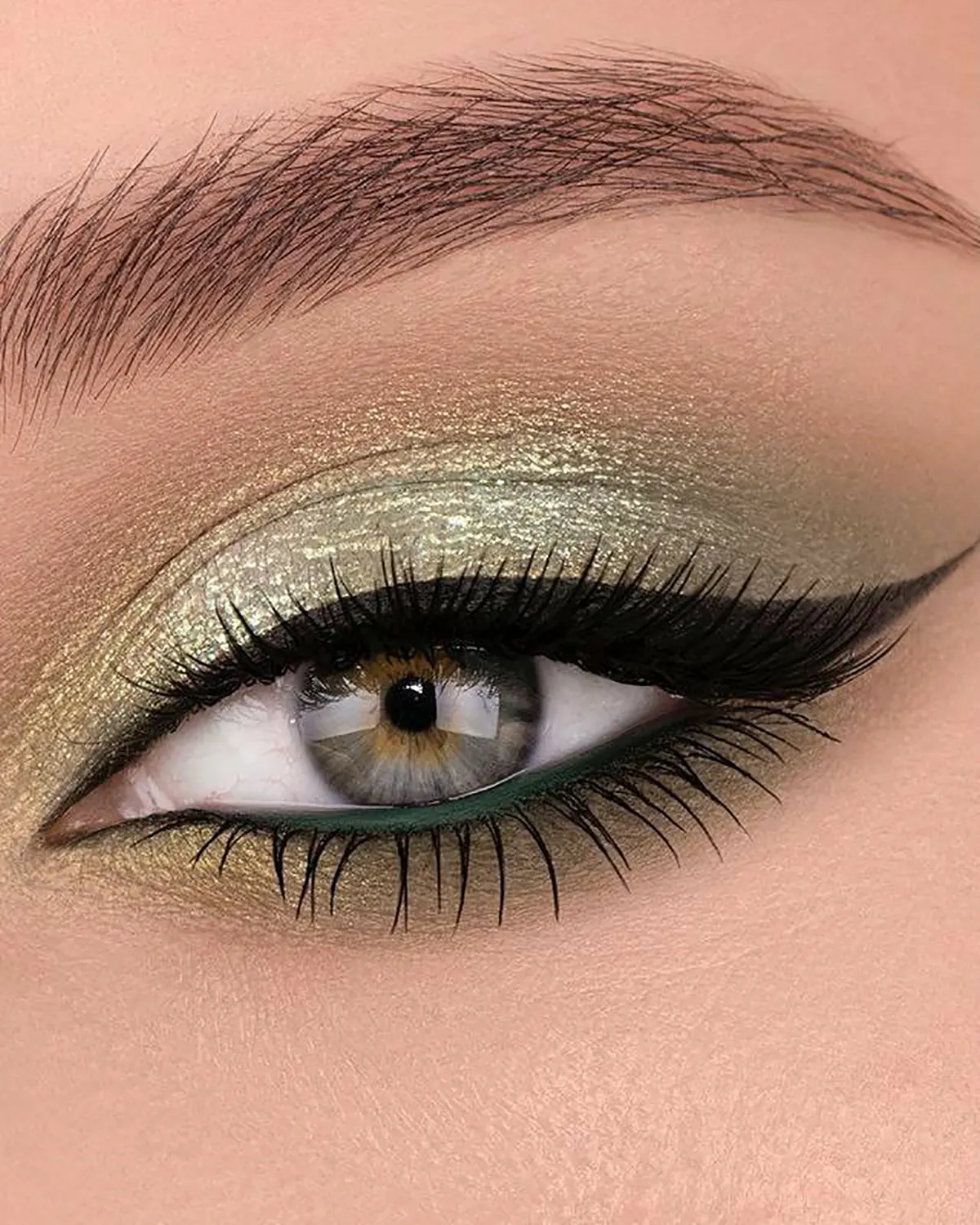 میکاپ با سایه سبز