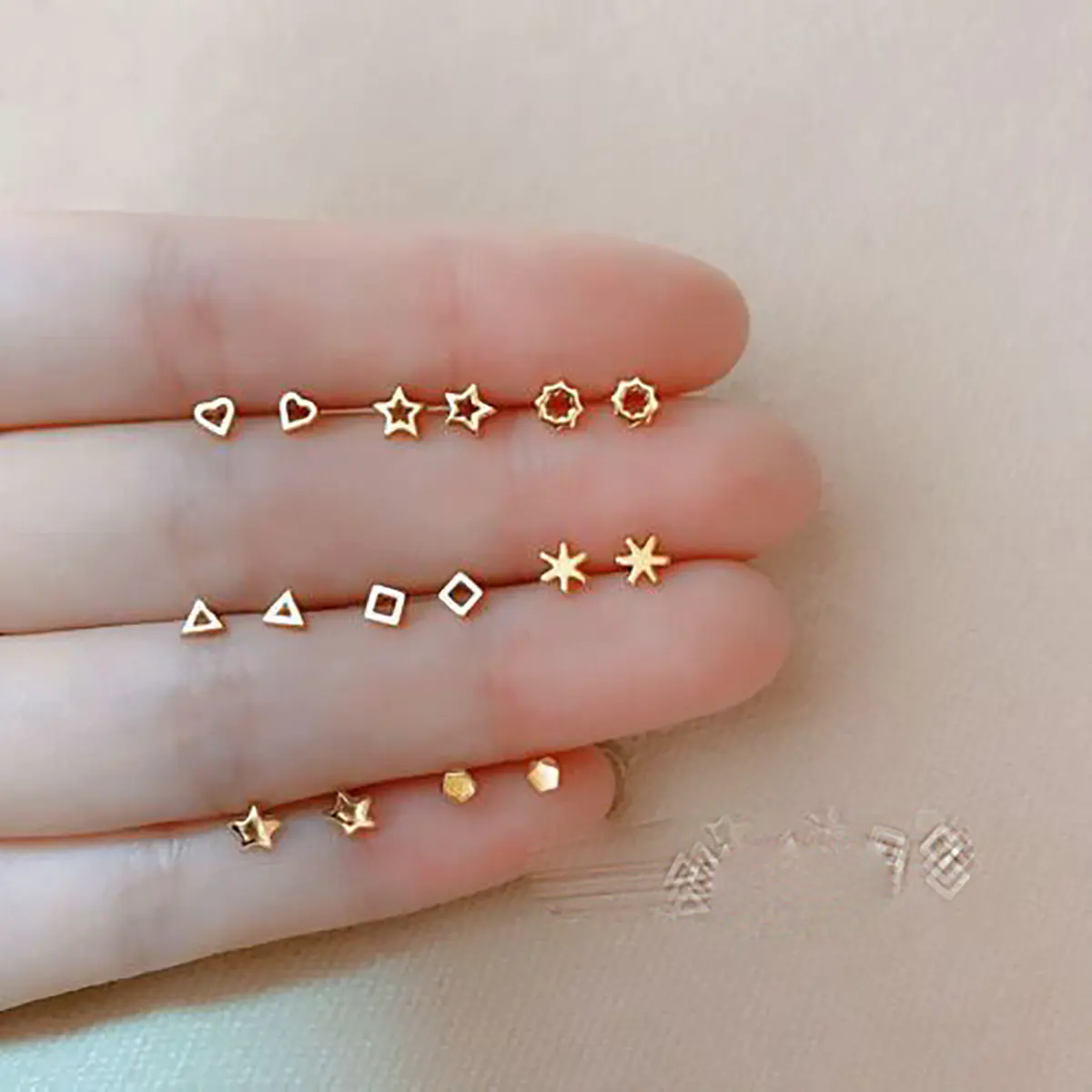 گوشواره های میخی بزرگ