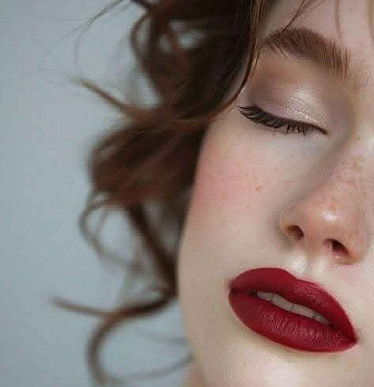 با رژ قرمز چه رژگونه ای بزنیم