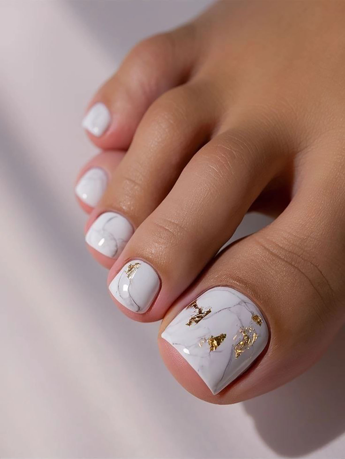طراحی ناخن پا ساده و شیک