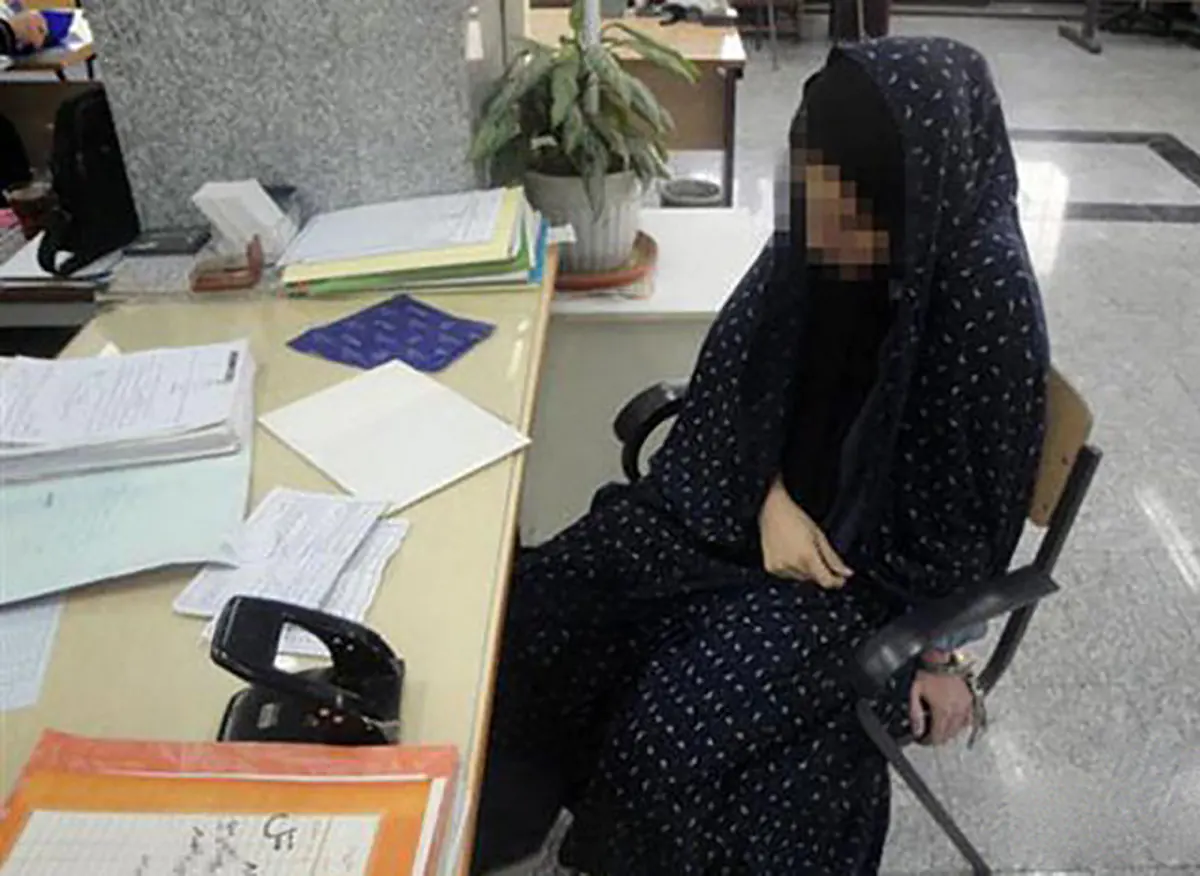 خیانت یک زن ۲۳ ساله مقابل چشمان همسرش