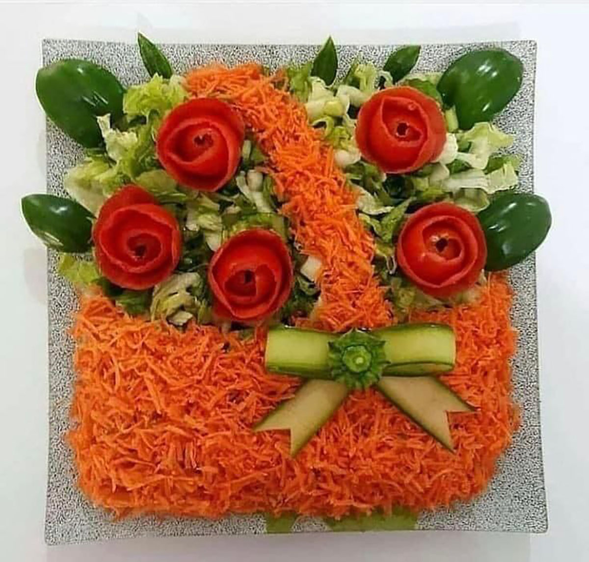 تزیین سالاد برای مهمانی ساده