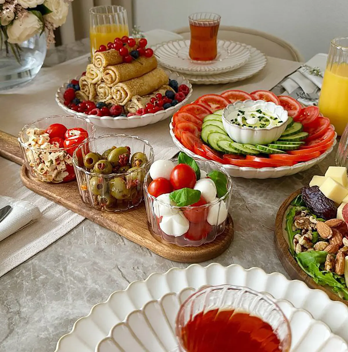 تزیین میز صبحانه برای مهمانی