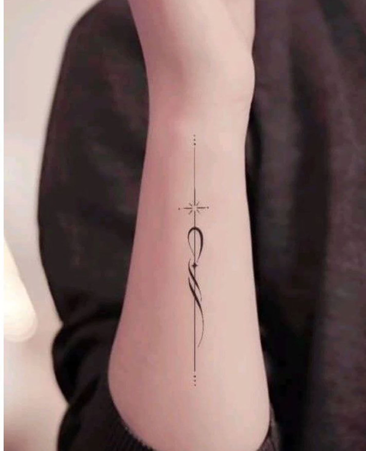 تاتو روی دست مردانه با معنی

