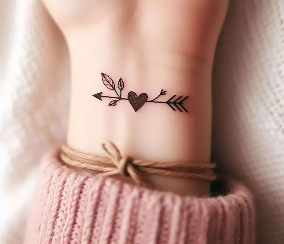 تاتو روی دست دخترانه
