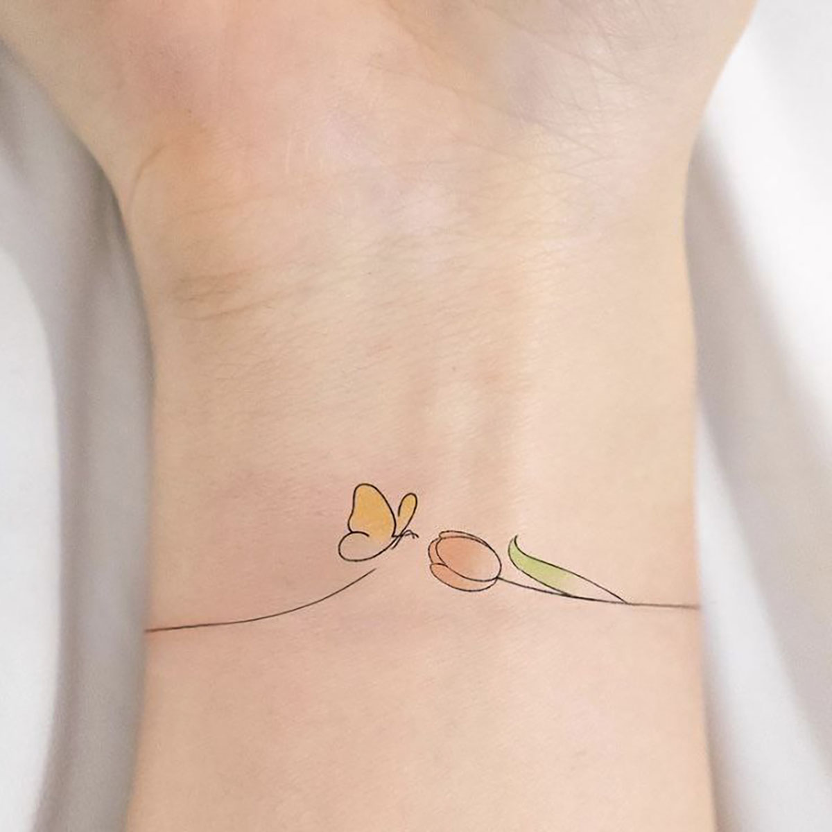 تاتو روی دست ساده
