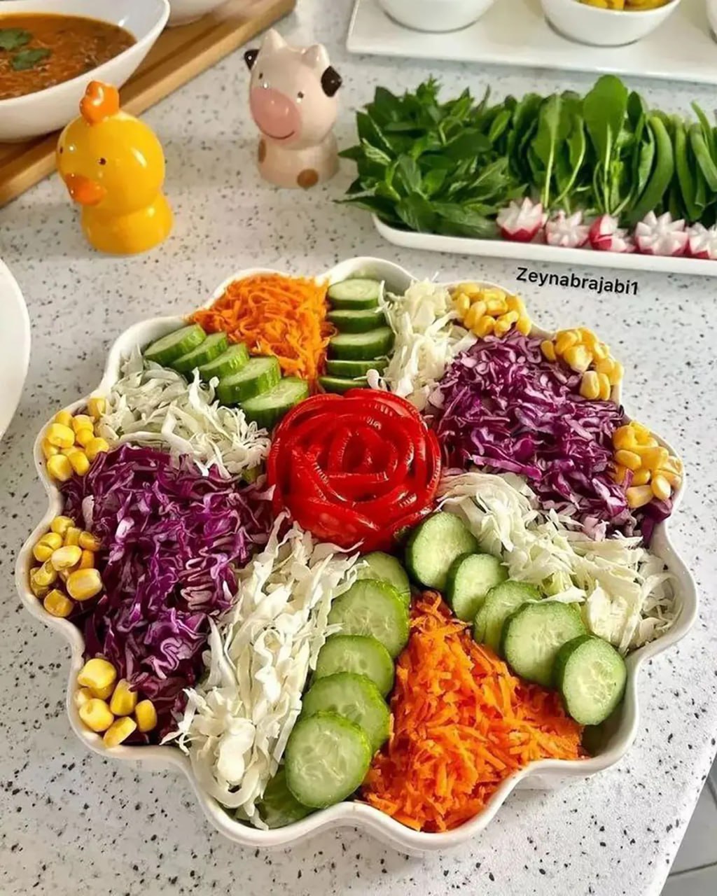 تزیین سالاد کاهو مجلسی
