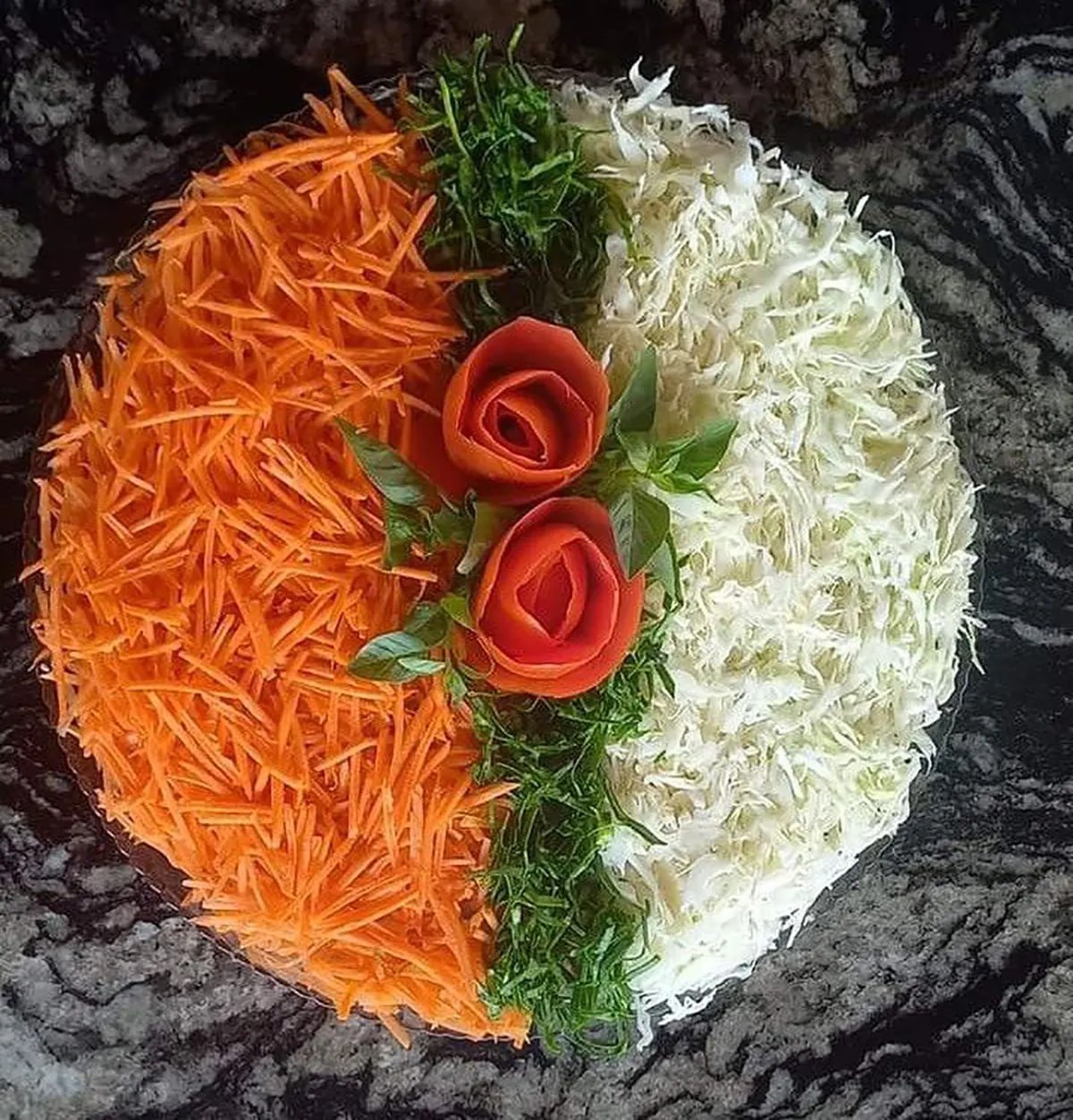 تزیین سالاد برای مهمانی
