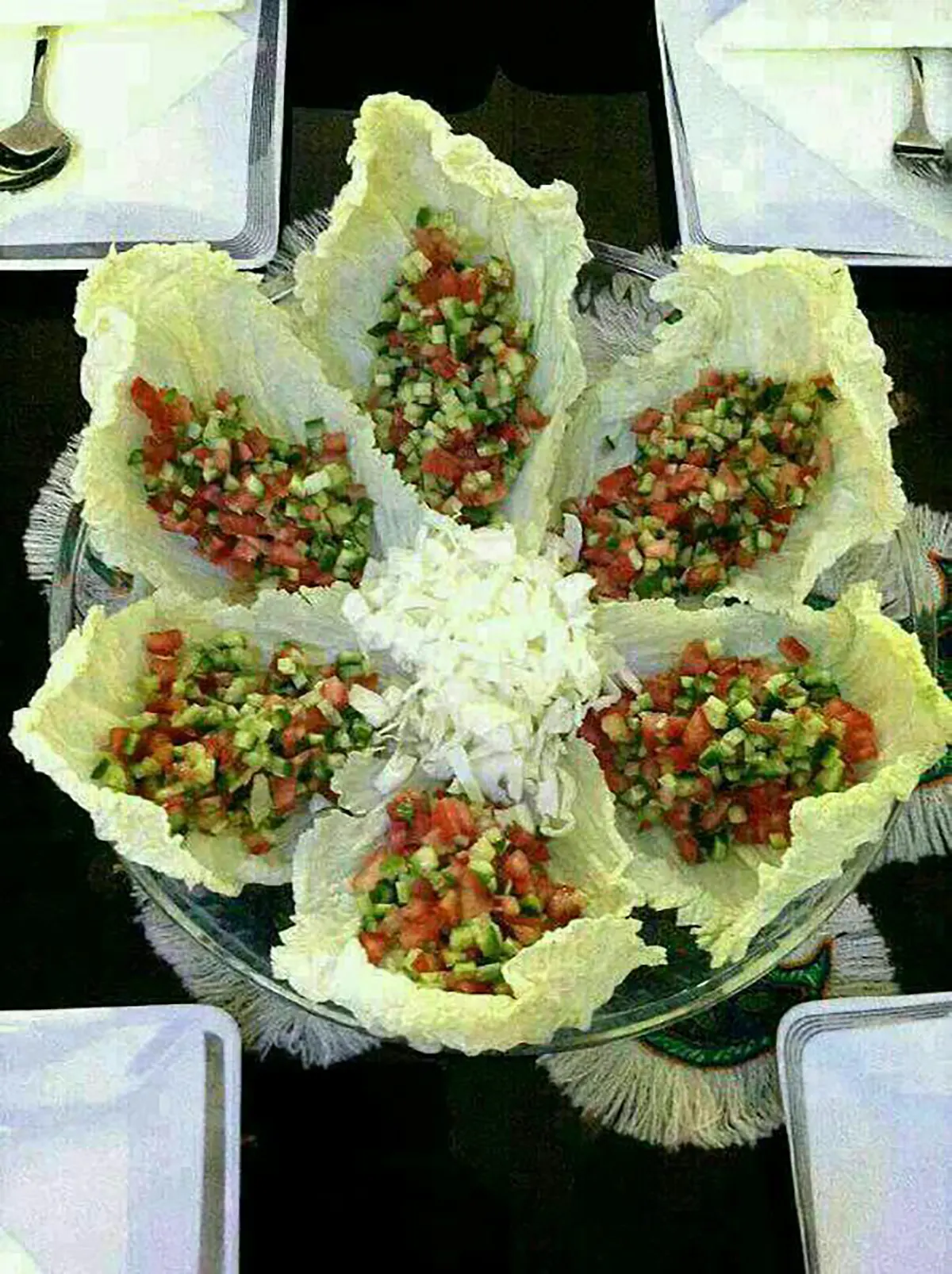 تزیین سالاد کاهو ساده و شیک
