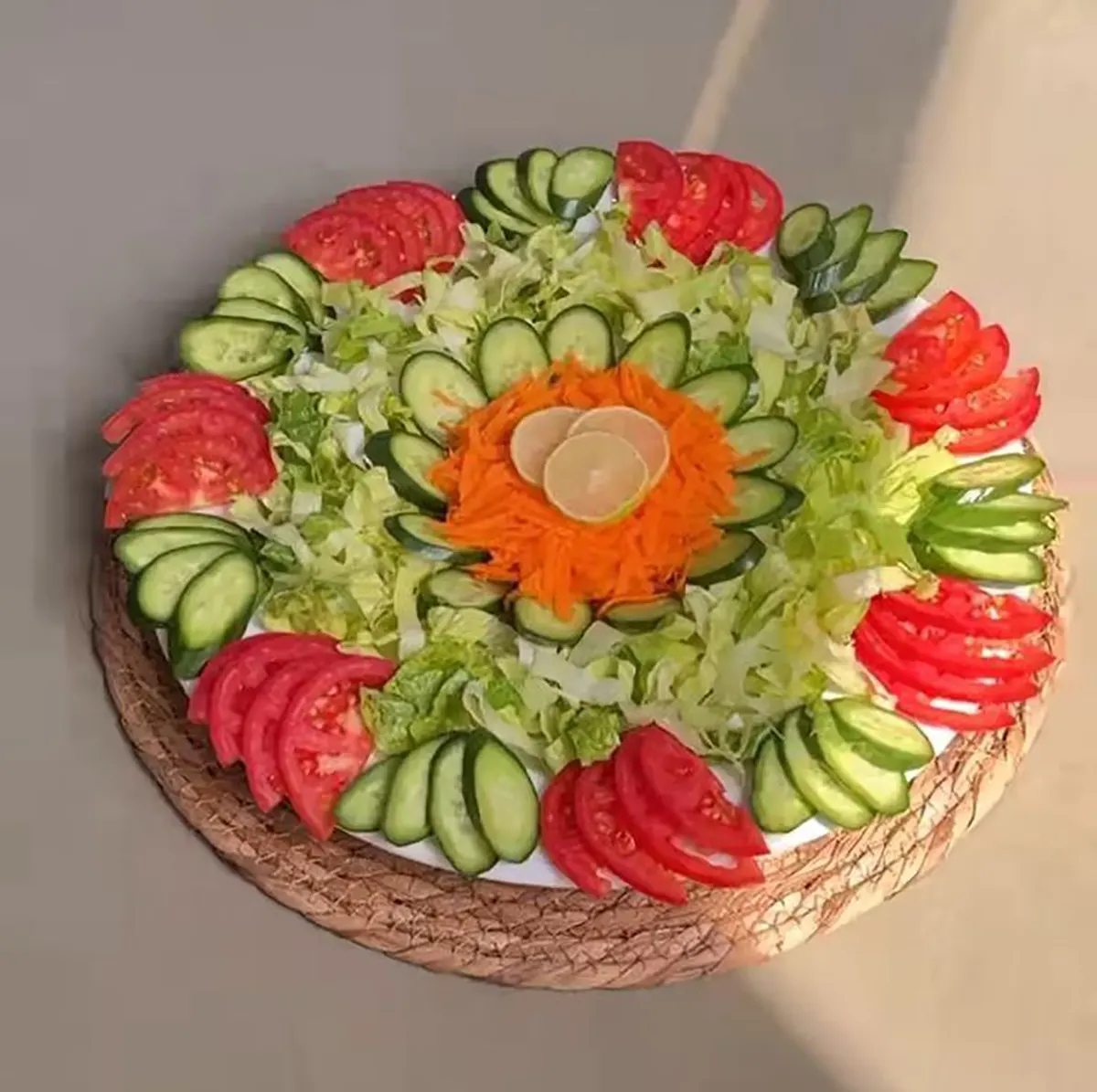تزیین سالاد کاهو مجلسی
