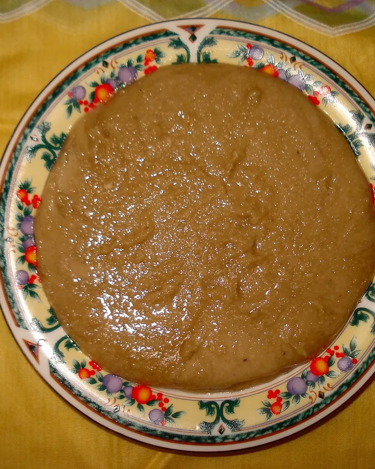 خمیر ارده کنجد تازه روی بشقاب