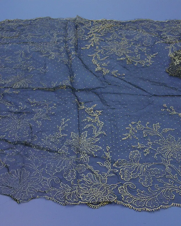 روسری مجلسی تاری با گلدوزی طلایی